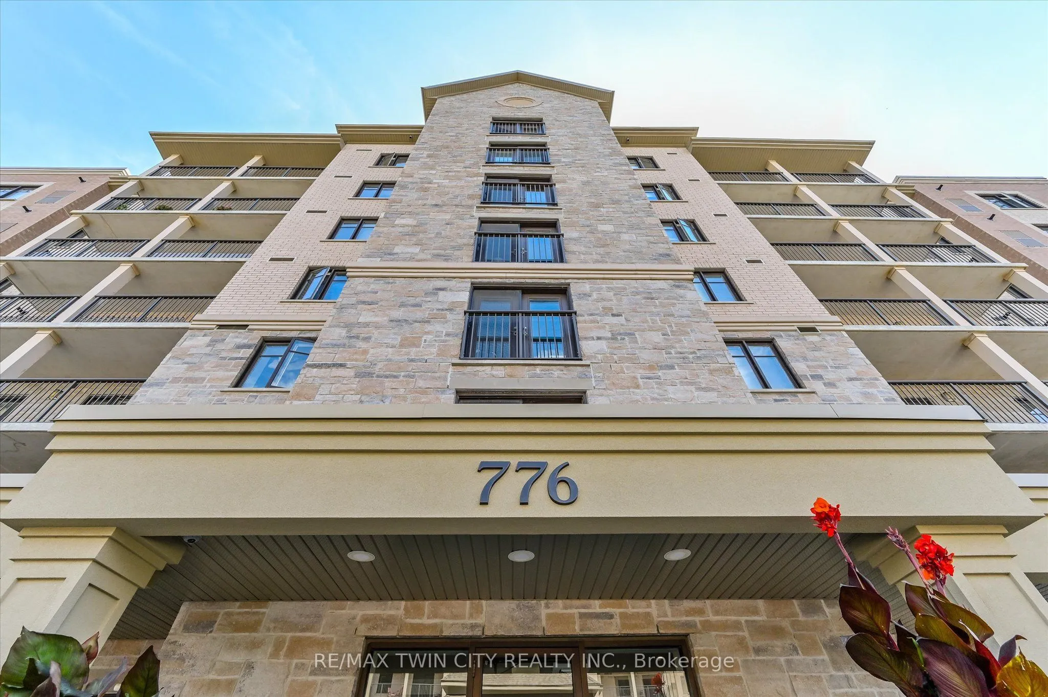 776 Laurelwood Drive, #301