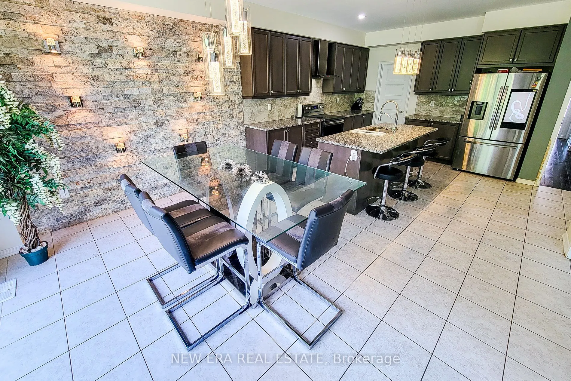 65 Cactus Crescent
