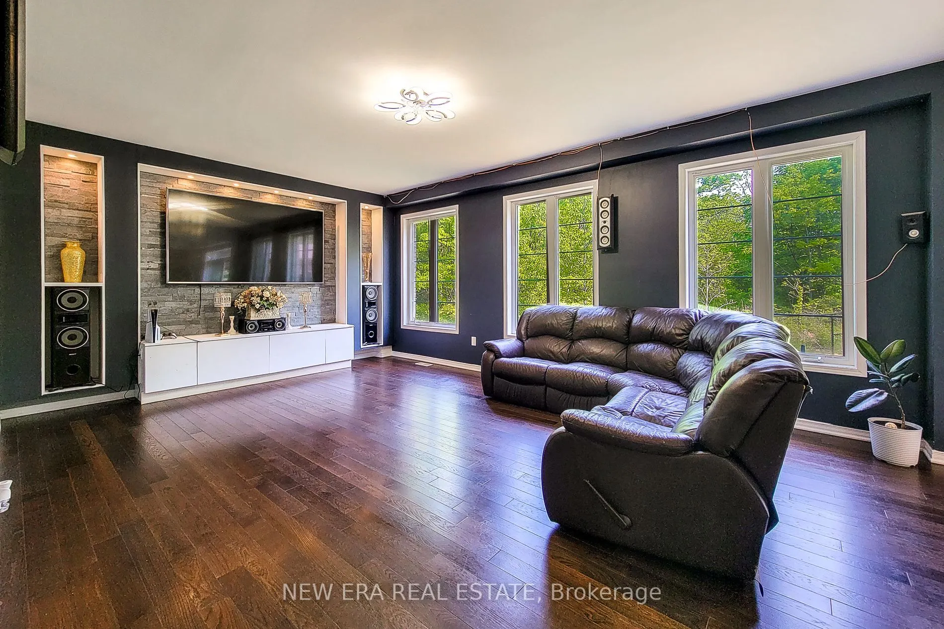65 Cactus Crescent