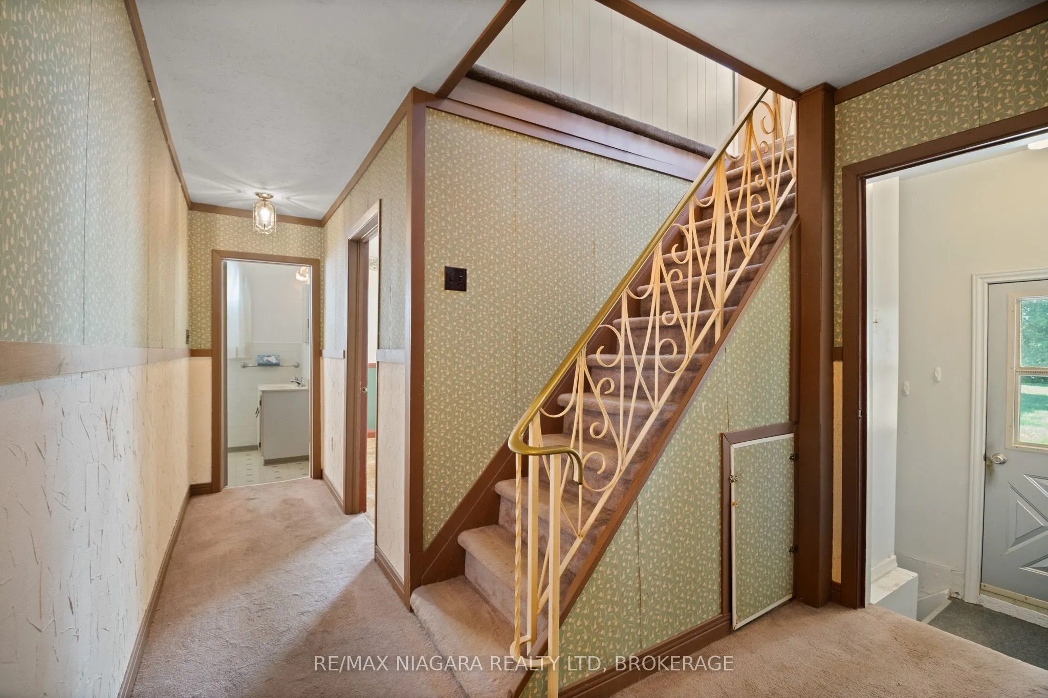 613 Queenston Road