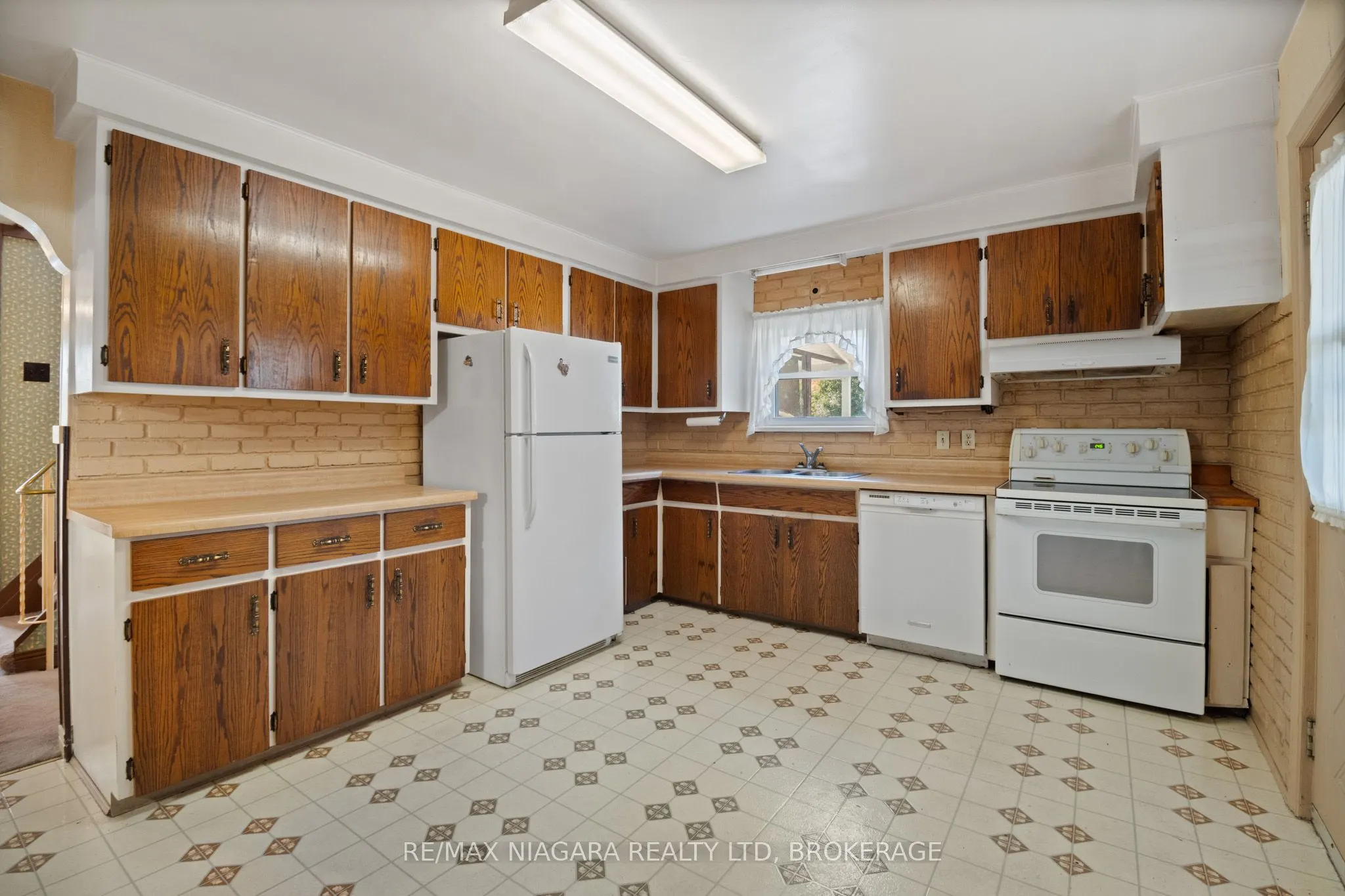 613 Queenston Road