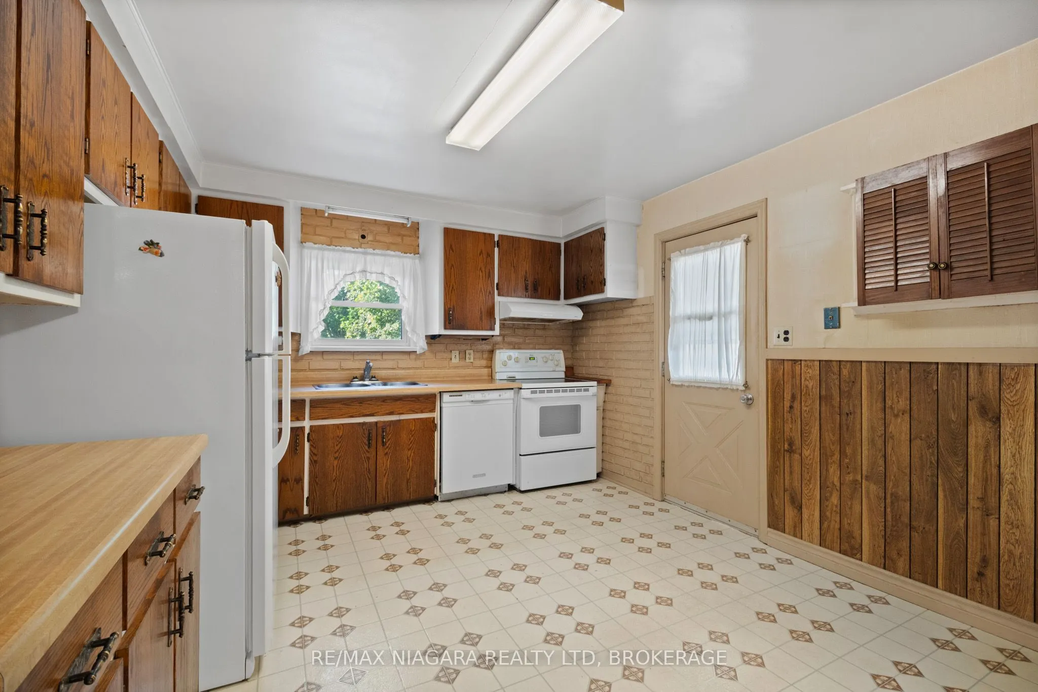 613 Queenston Road
