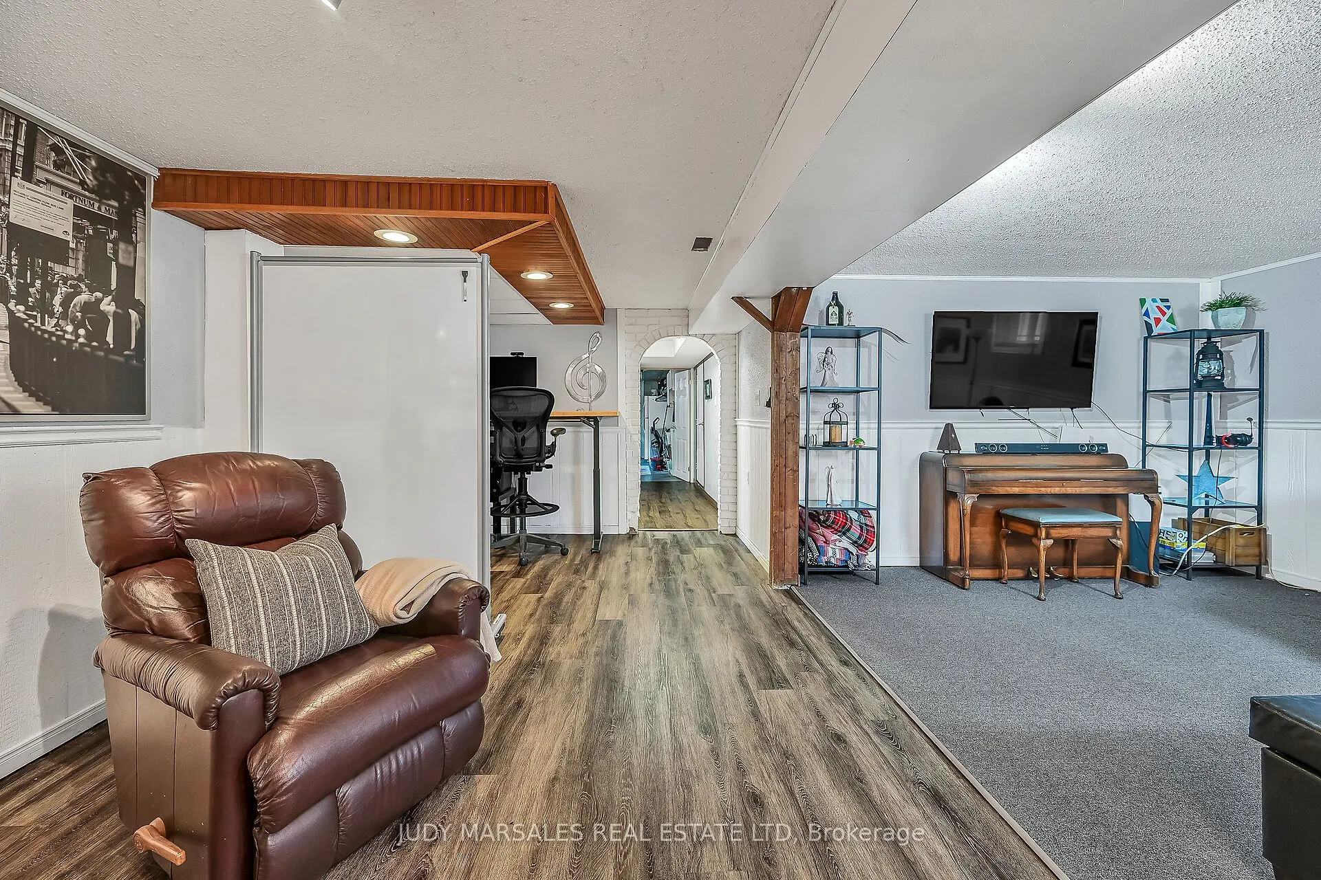 242 Macnab Street