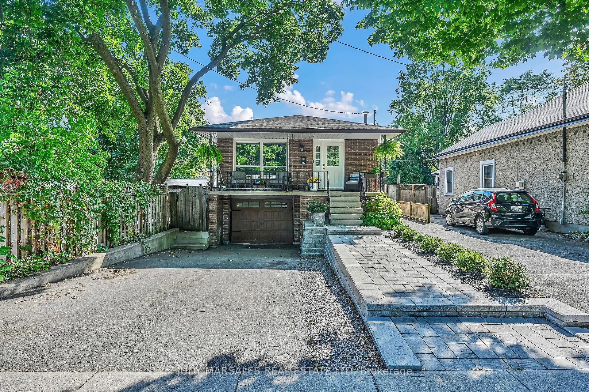 242 Macnab Street