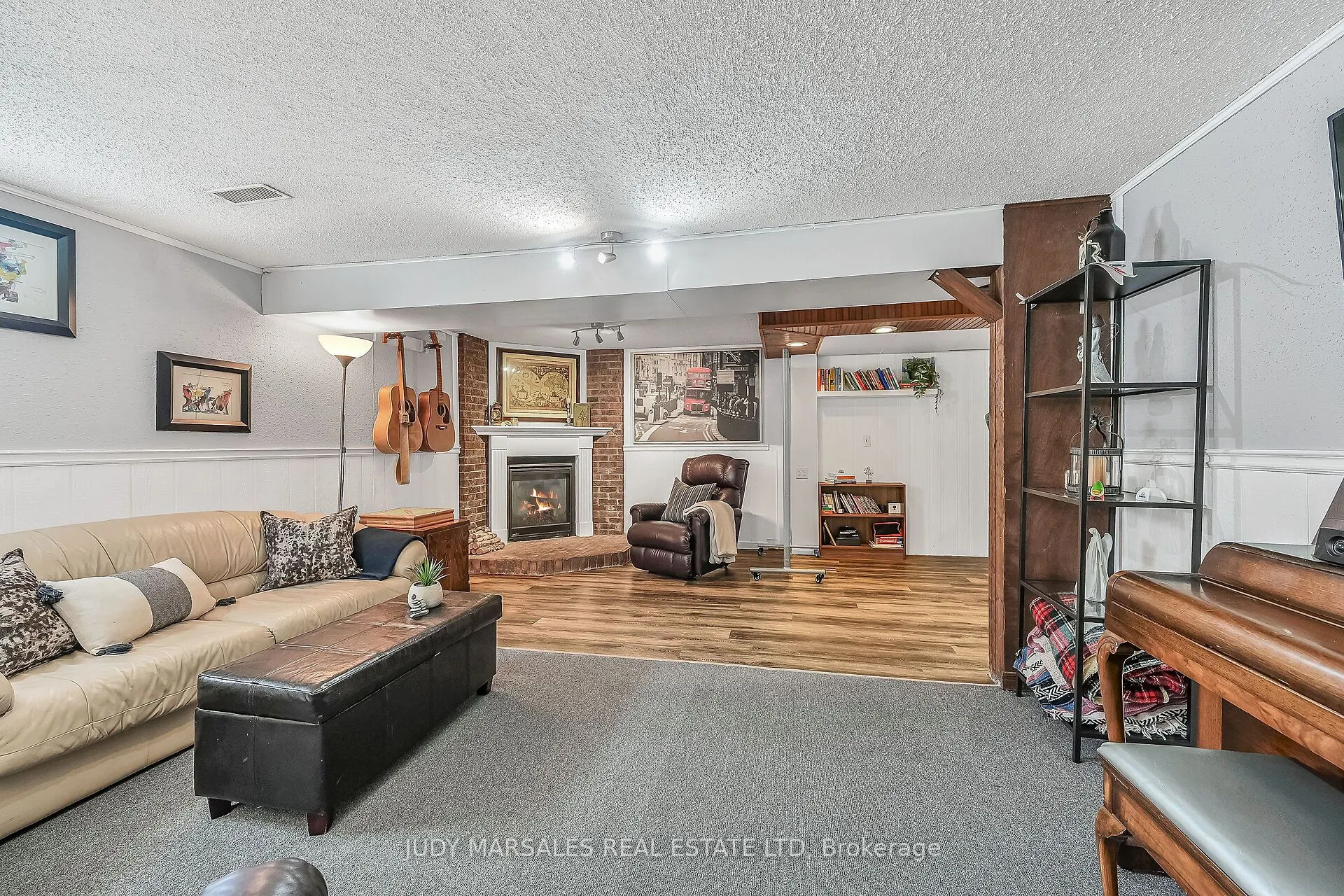 242 Macnab Street
