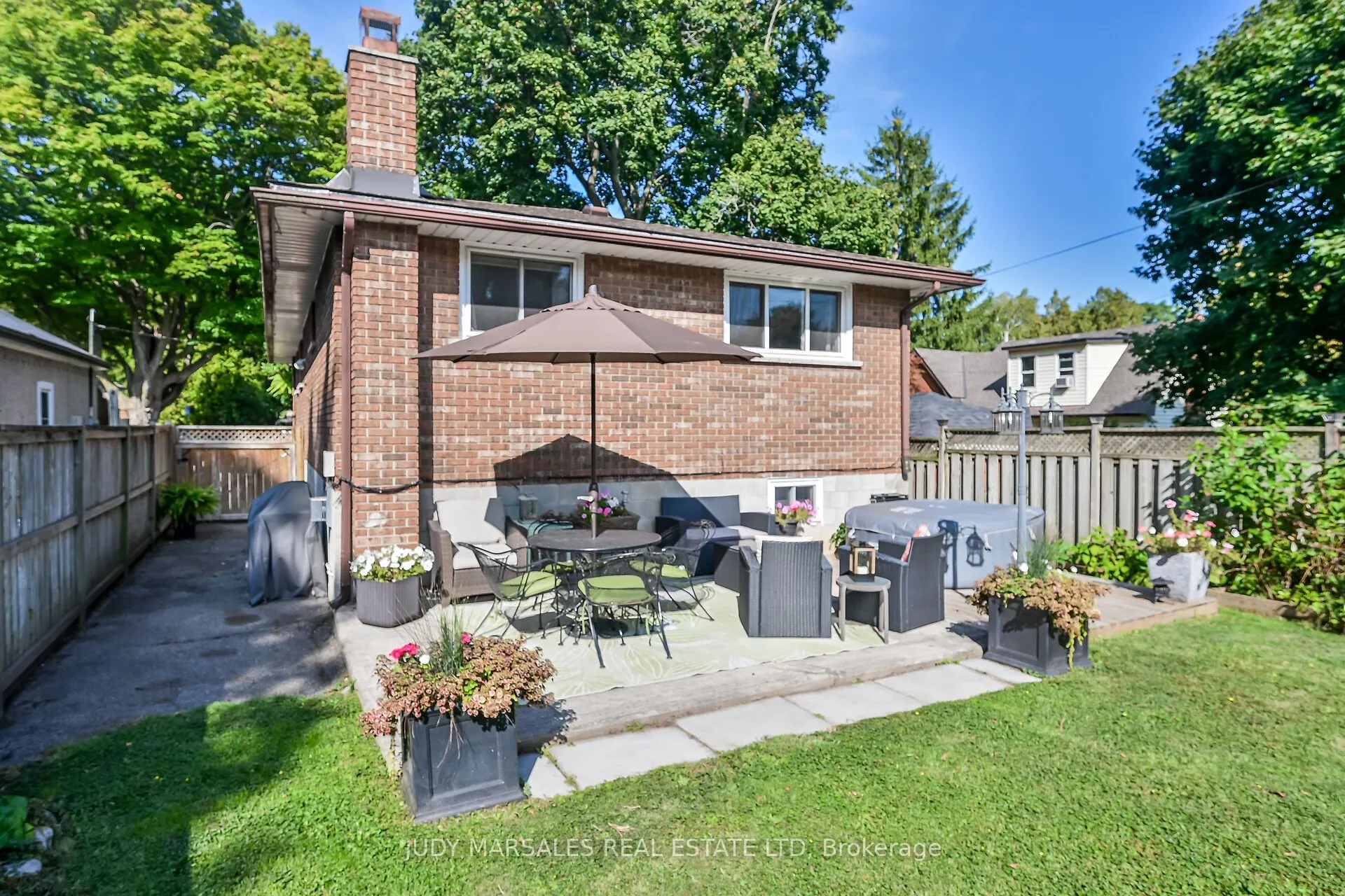 242 Macnab Street