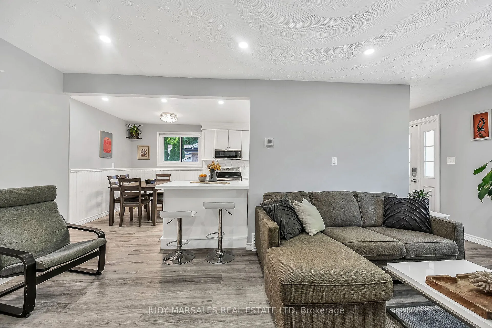 242 Macnab Street