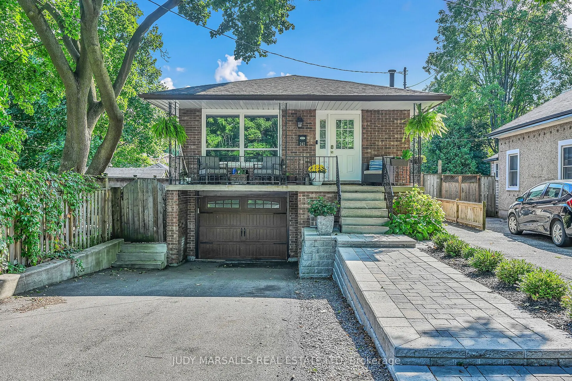242 Macnab Street