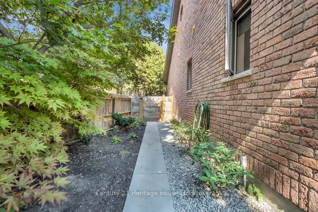 8 Tallwood Circle