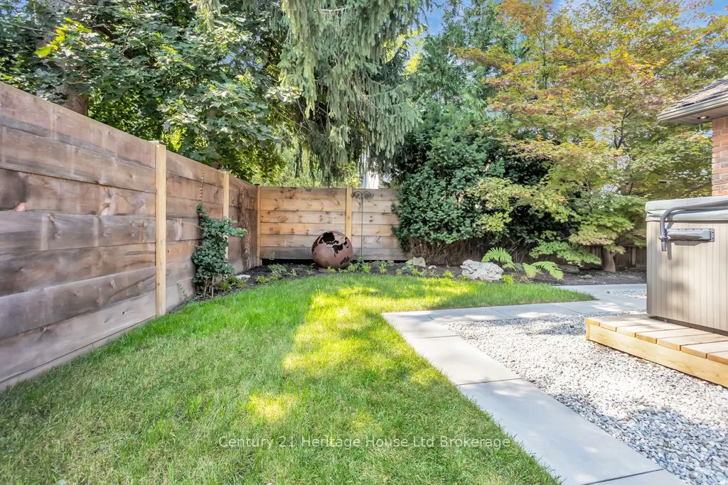 8 Tallwood Circle