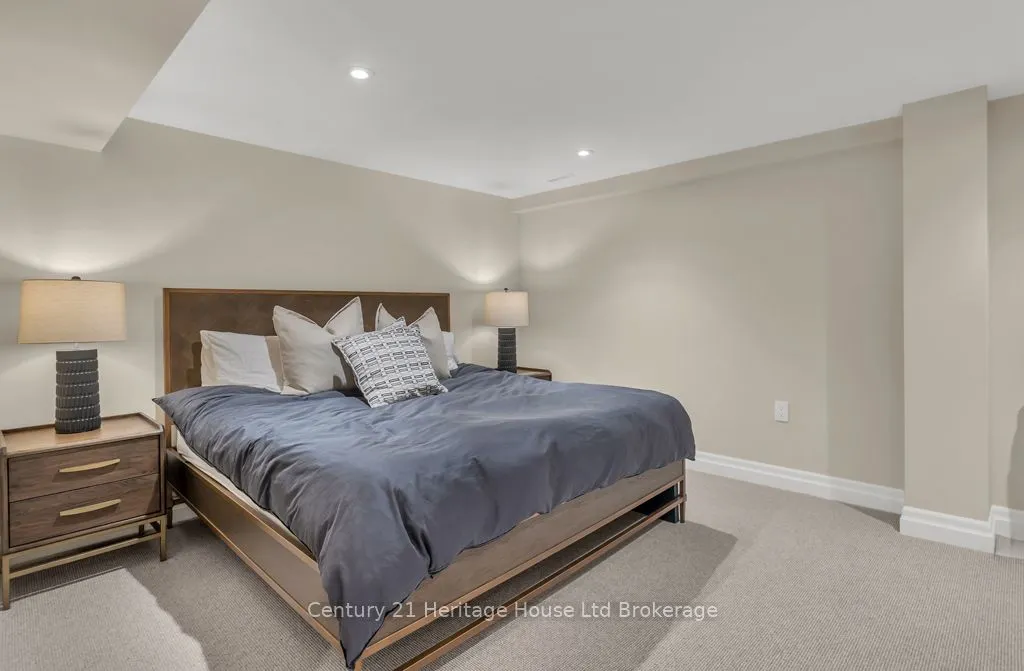 8 Tallwood Circle