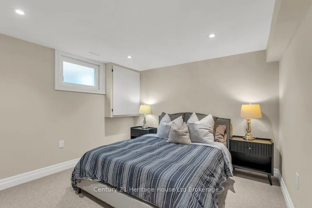 8 Tallwood Circle