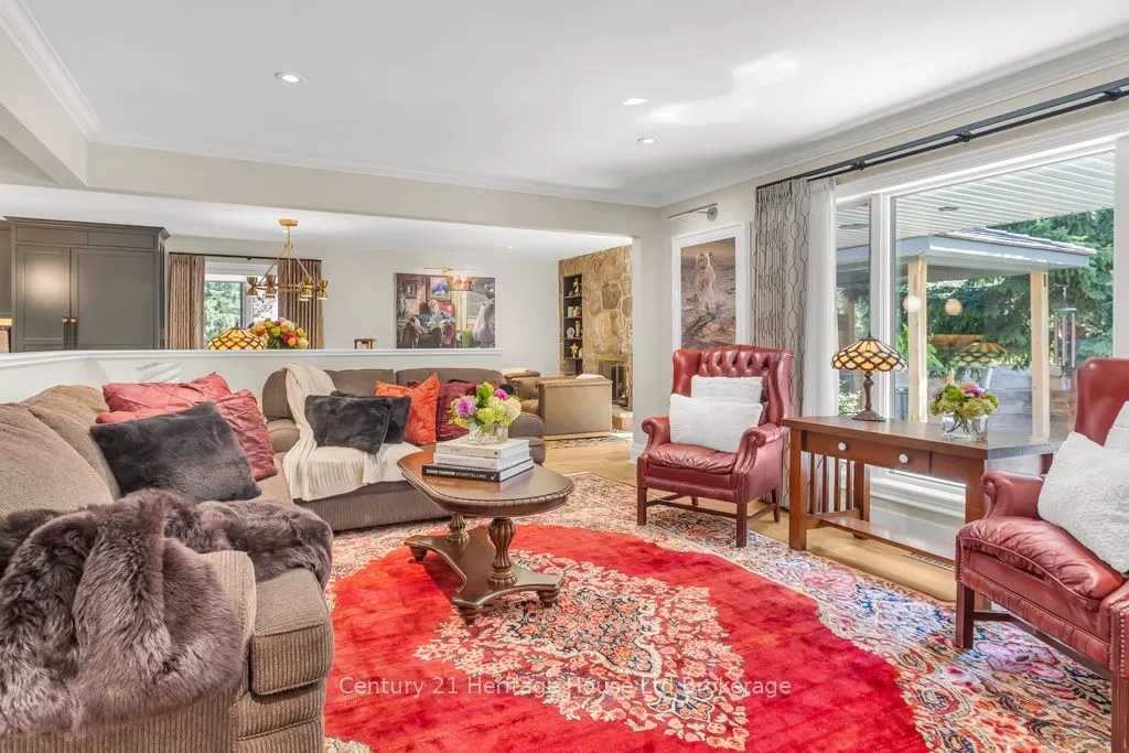 8 Tallwood Circle