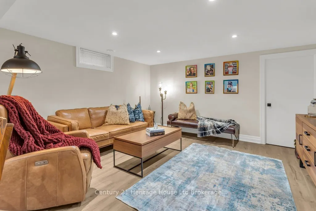 8 Tallwood Circle
