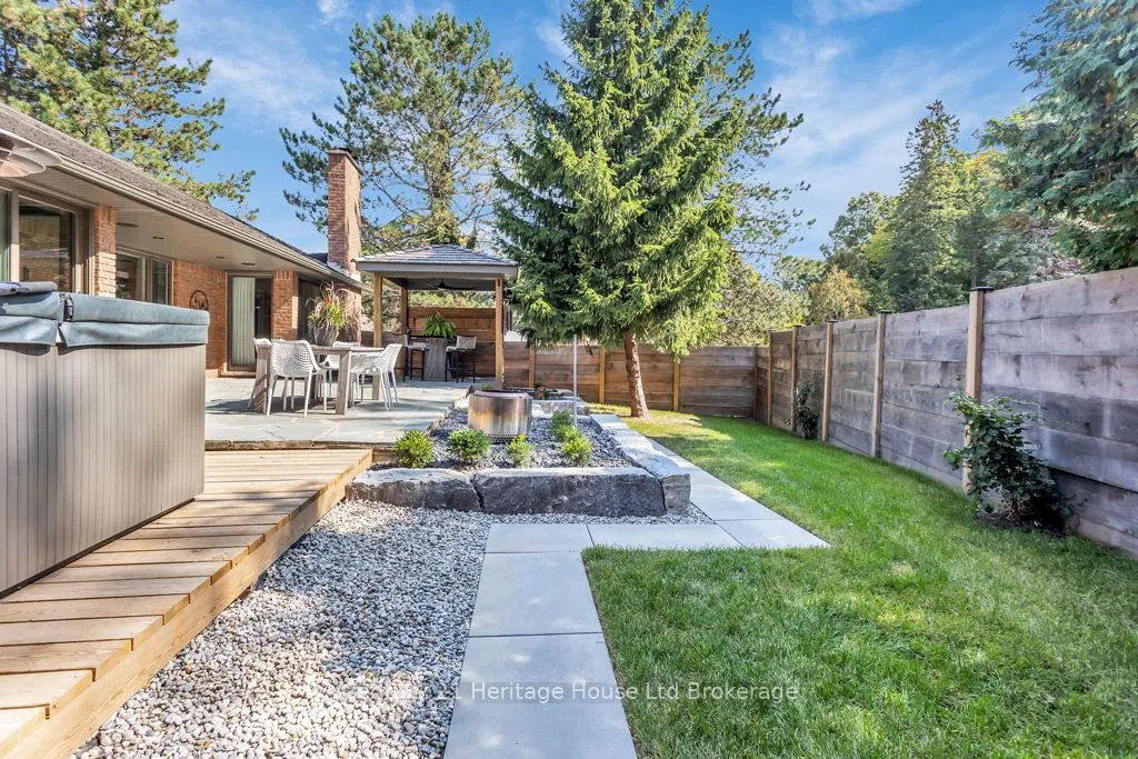 8 Tallwood Circle