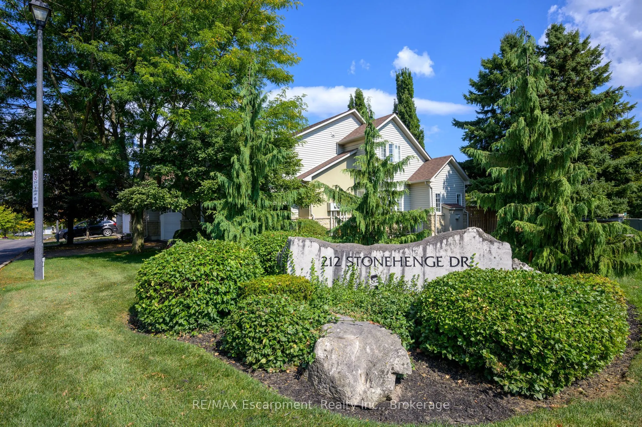 212 Stonehenge Drive, #18