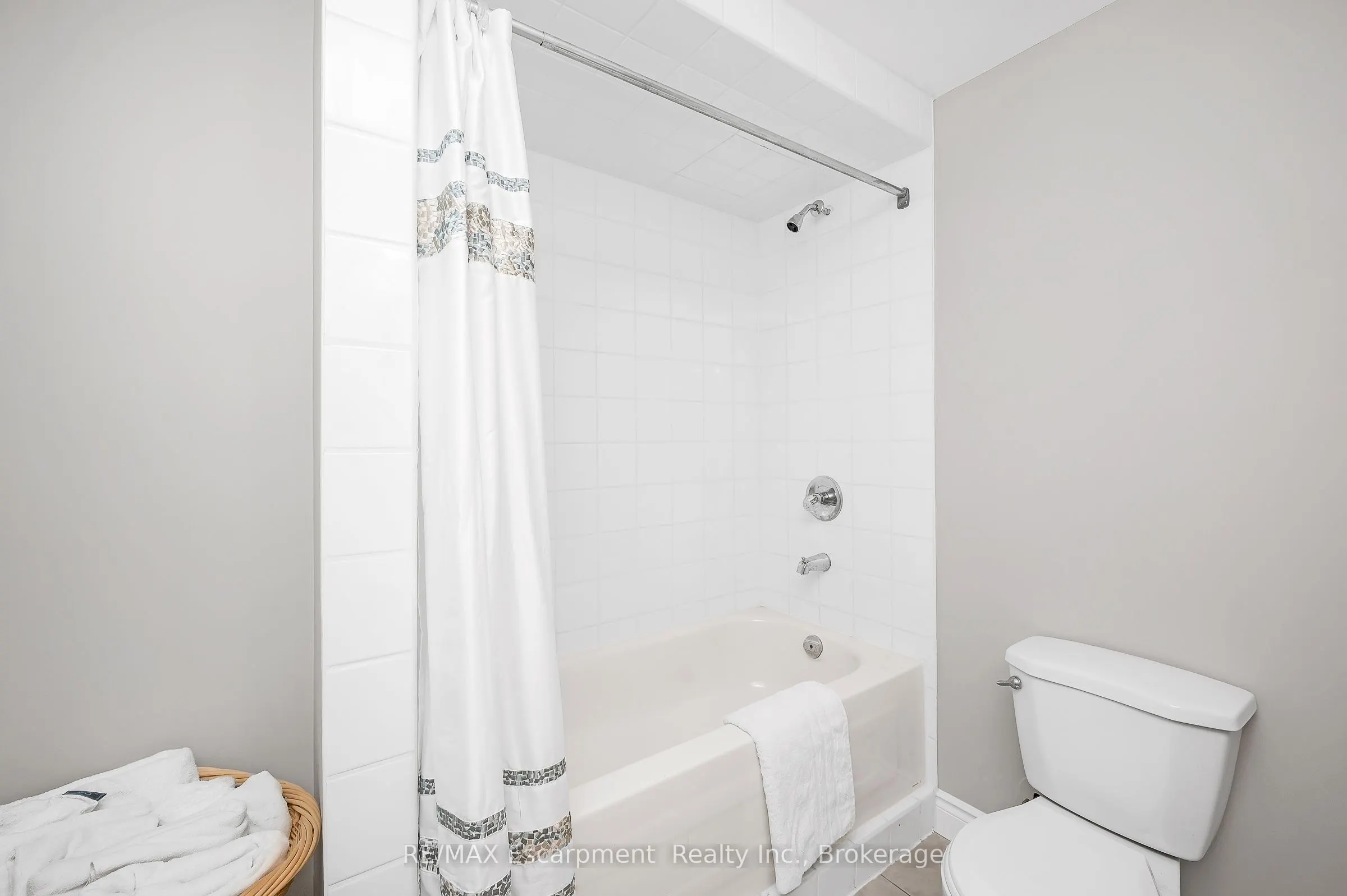 212 Stonehenge Drive, #18