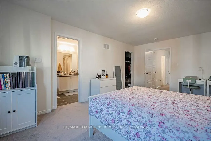 7732 White Pine Crescent