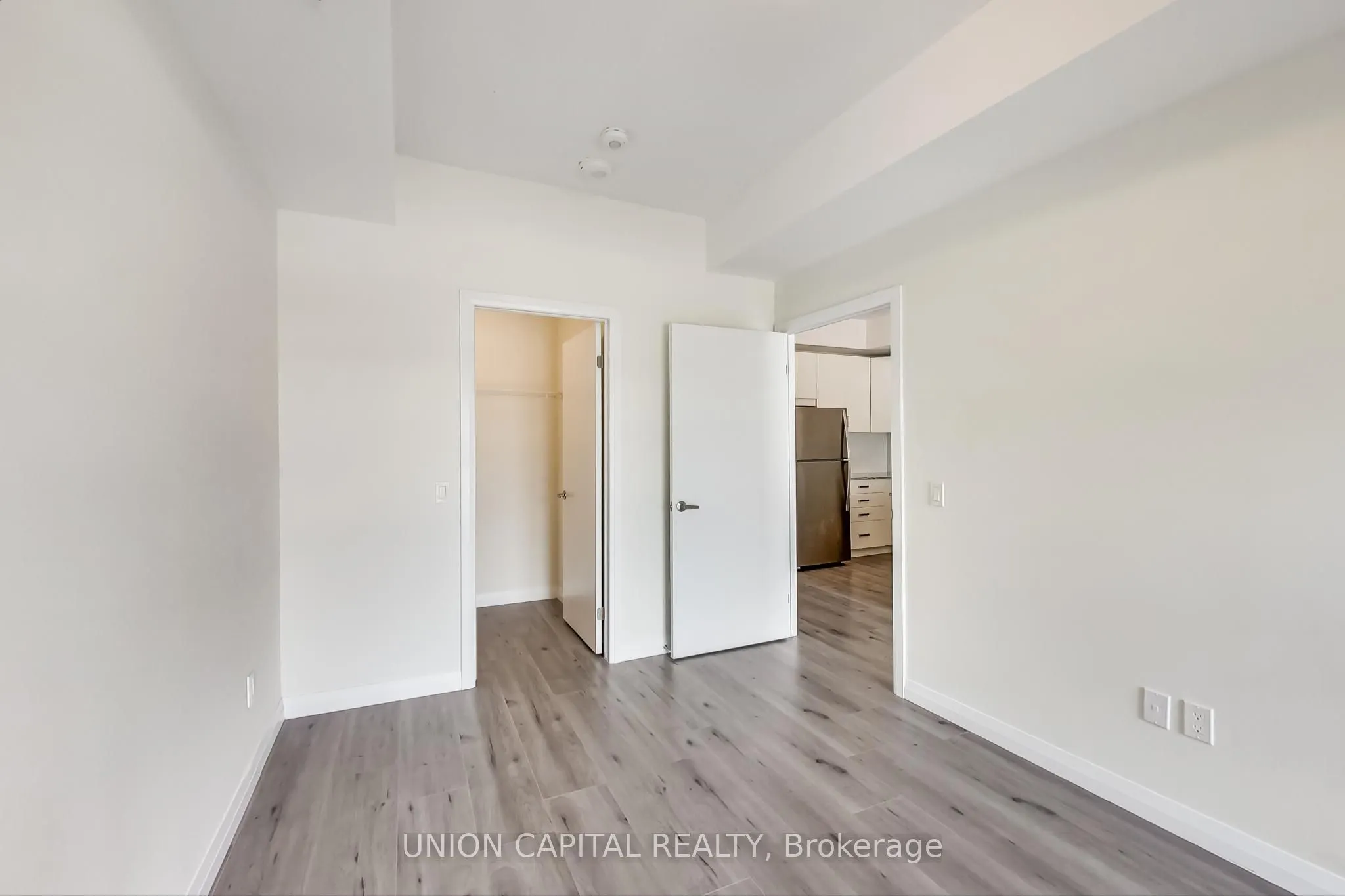 60 Charles Street W, #801