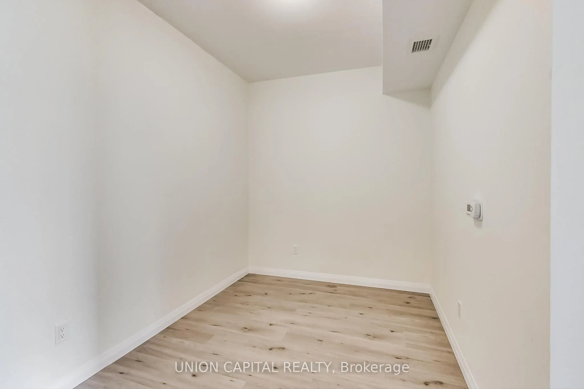 60 Charles Street W, #801