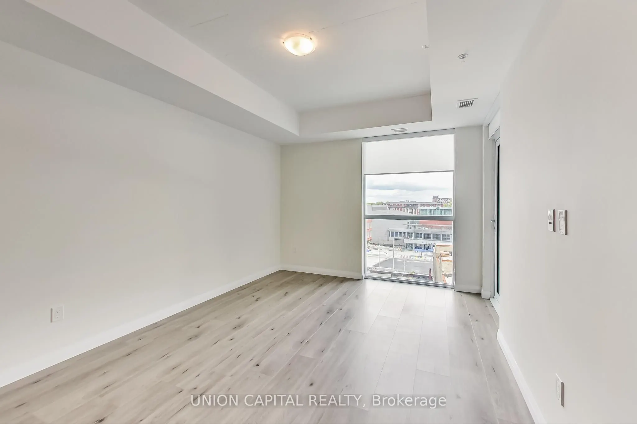 60 Charles Street W, #801