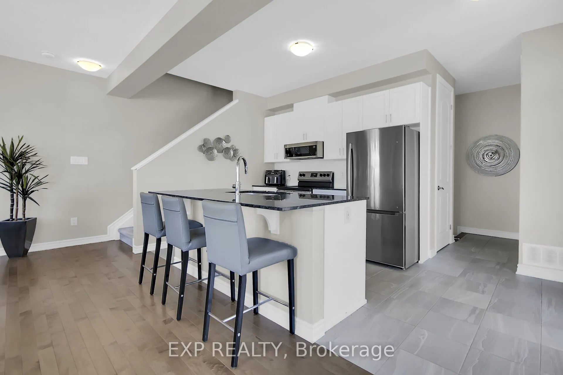 814 Bascule Place