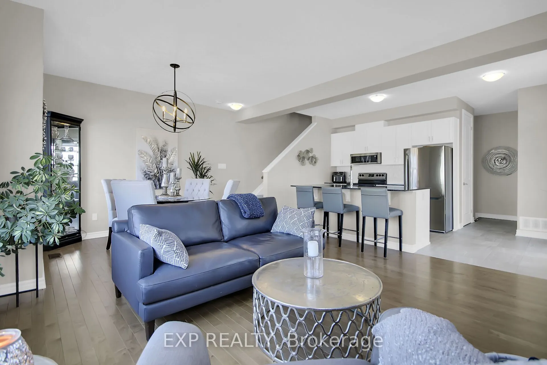 814 Bascule Place
