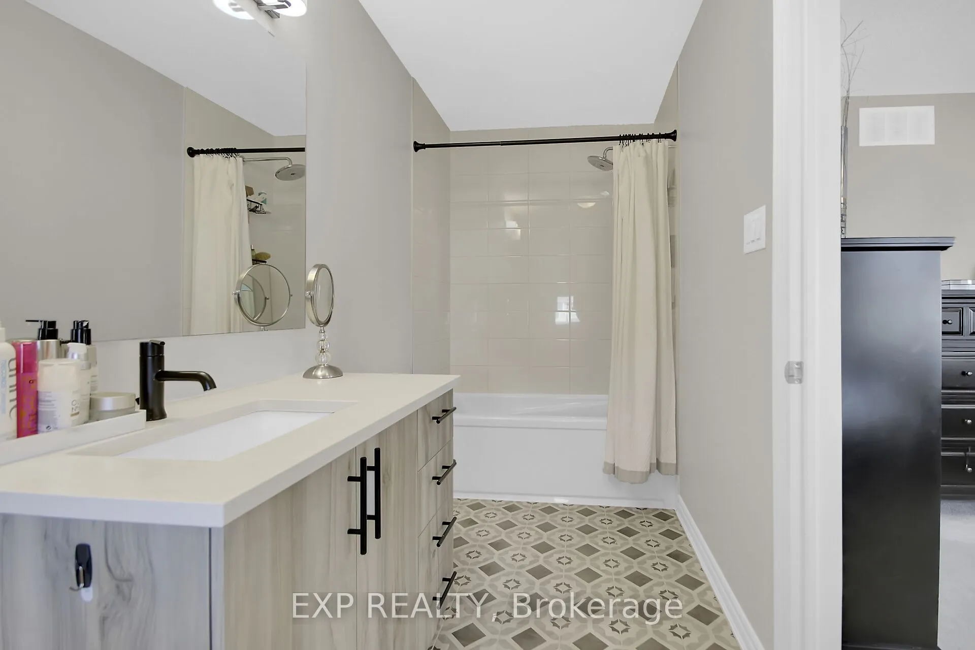 814 Bascule Place