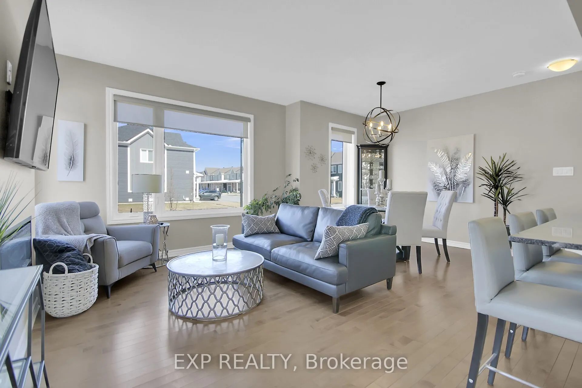814 Bascule Place