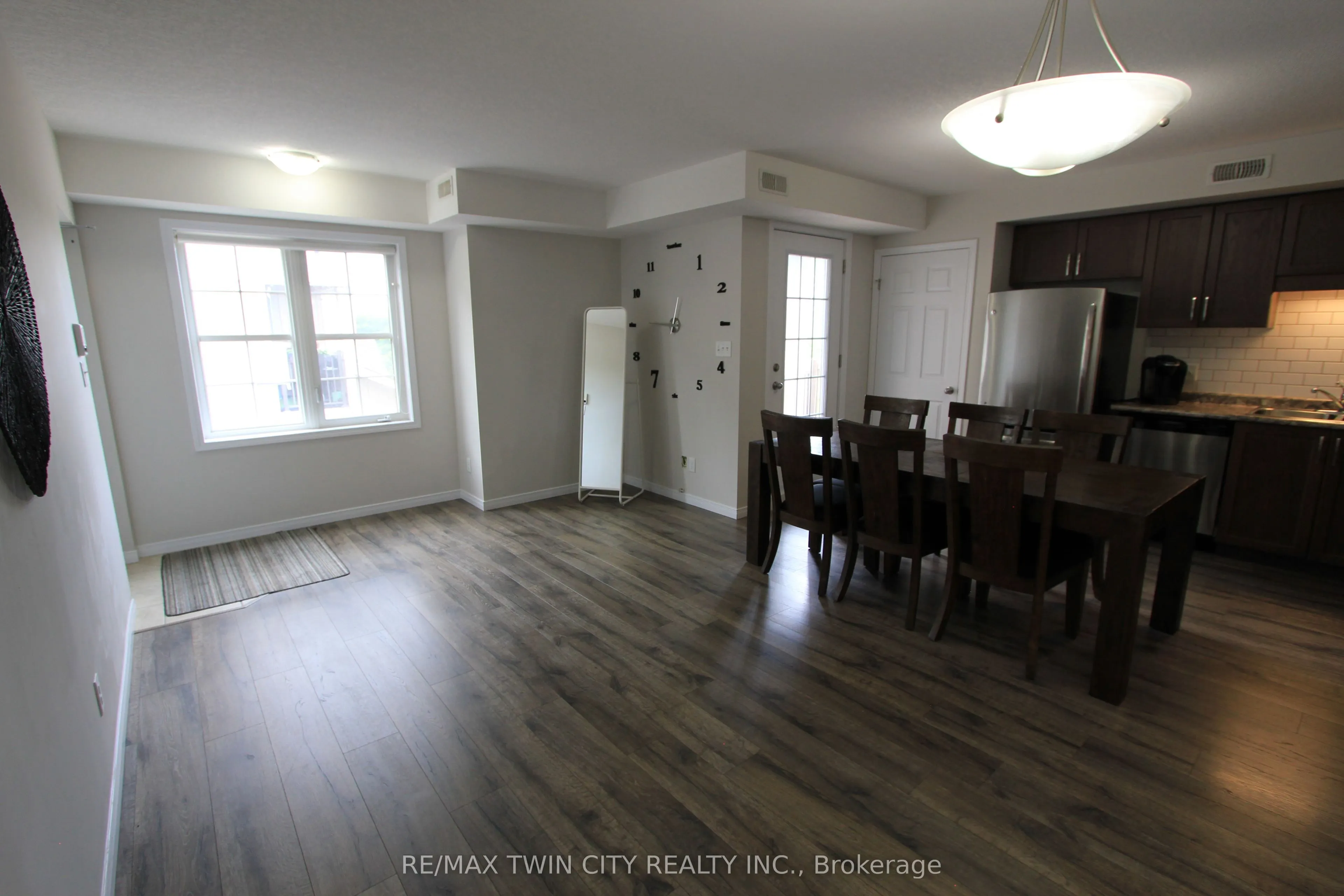 255 Maitland Street, #3E