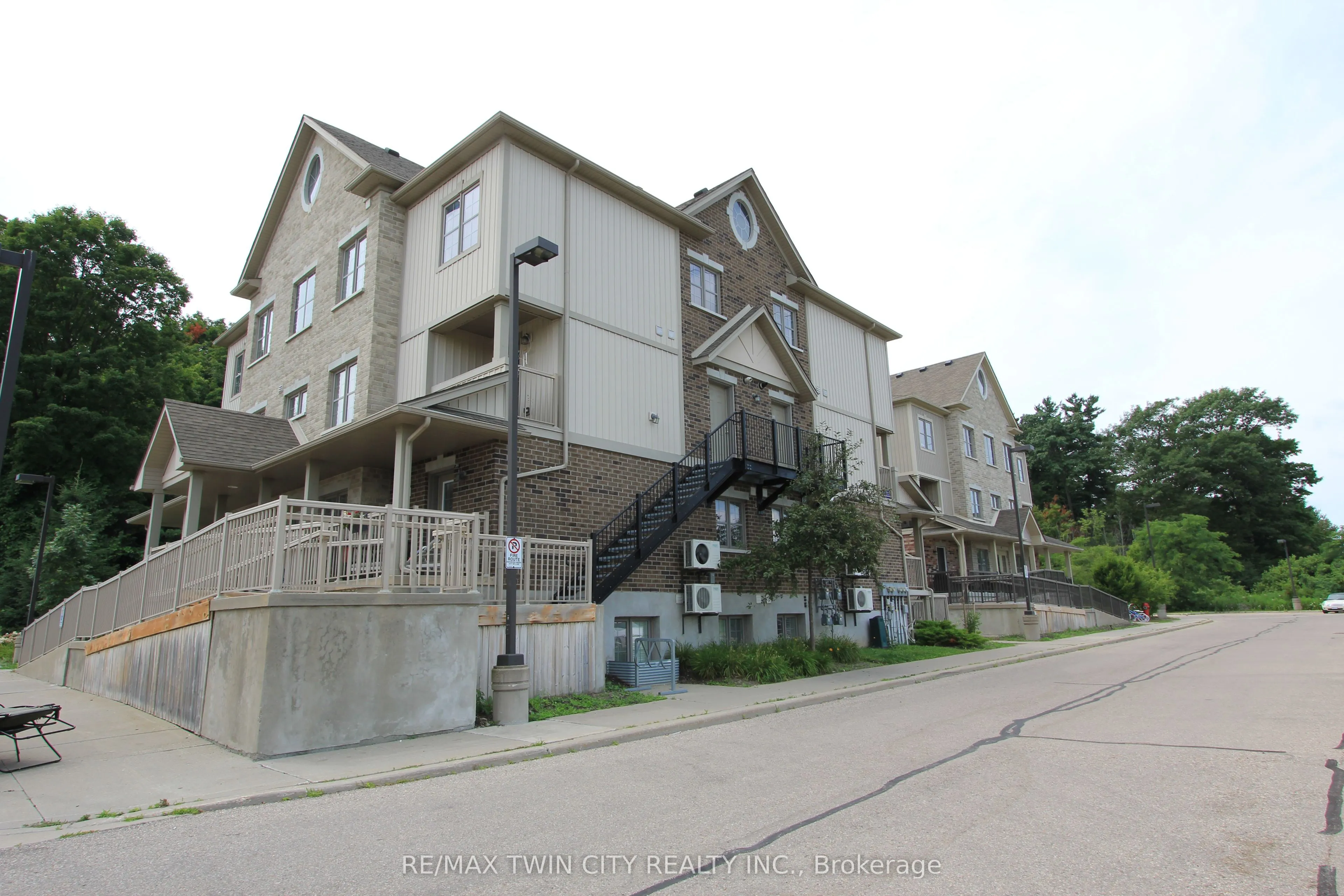 255 Maitland Street, #3E