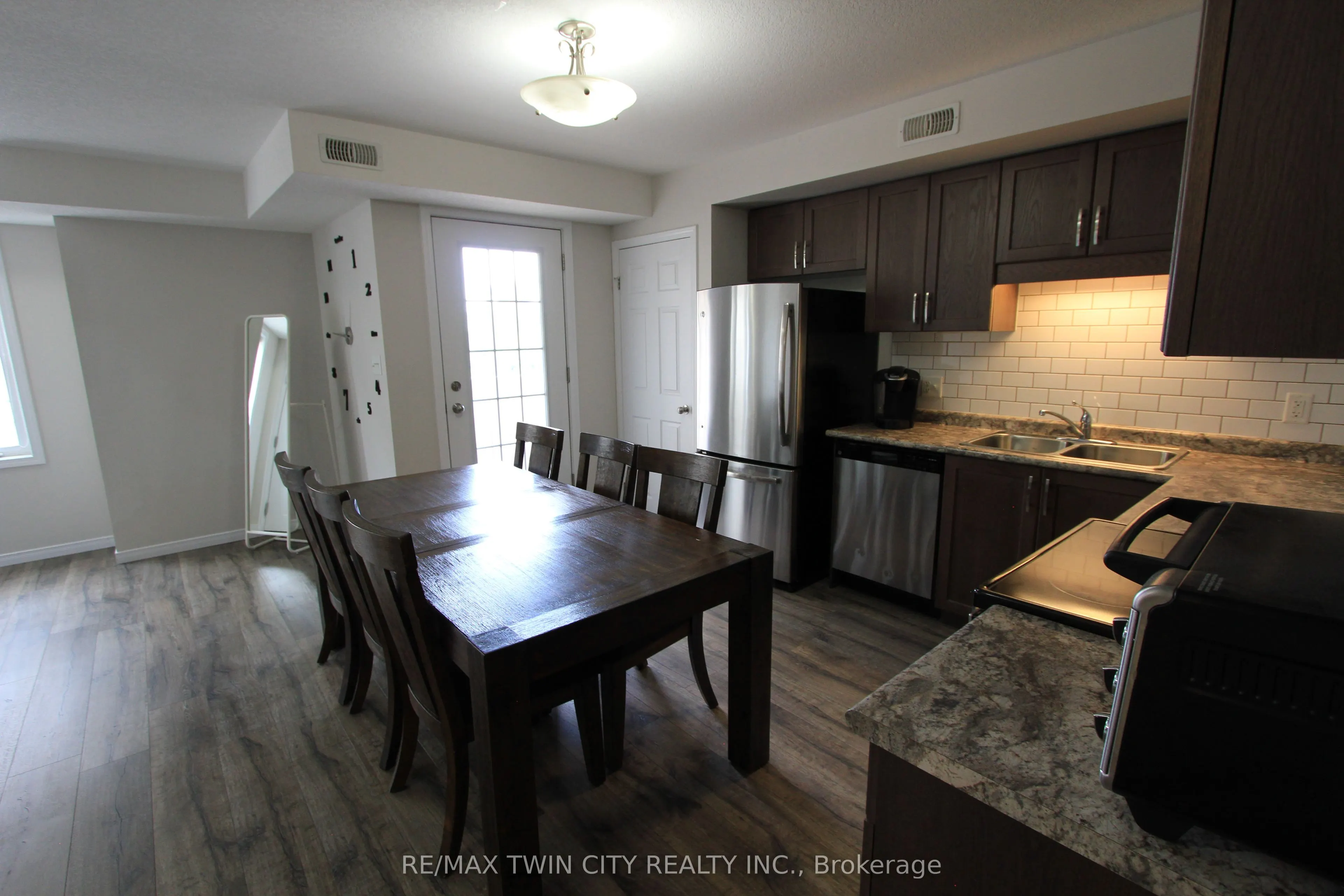 255 Maitland Street, #3E