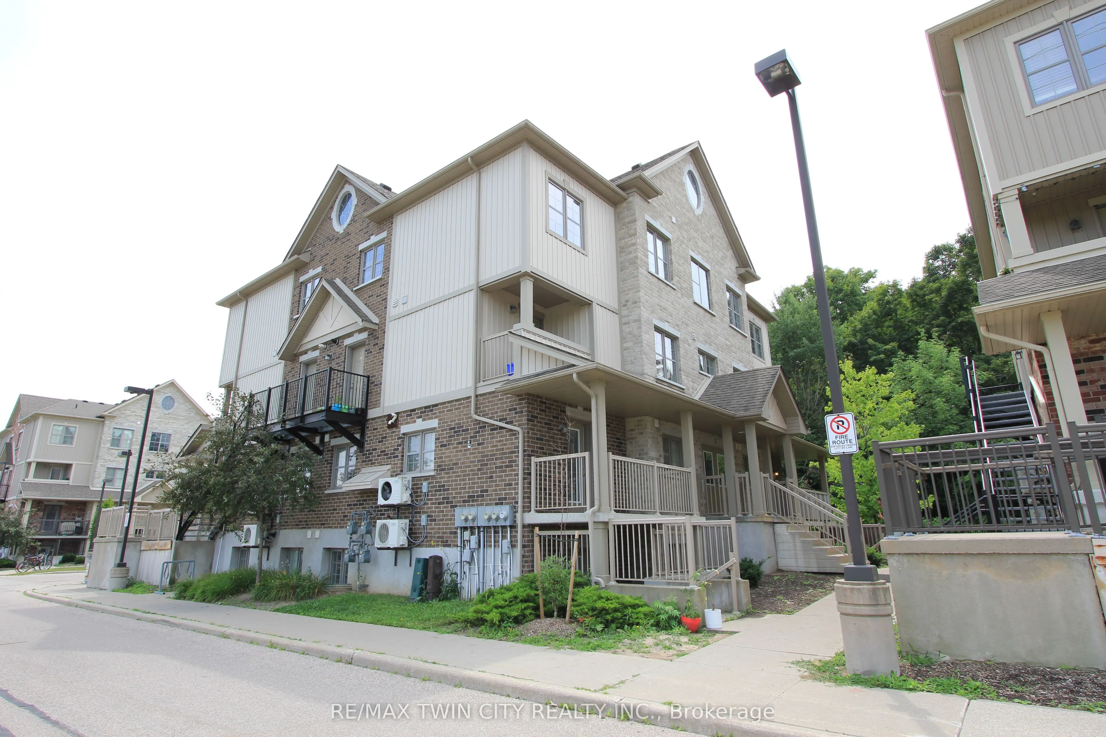 255 Maitland Street, #3E