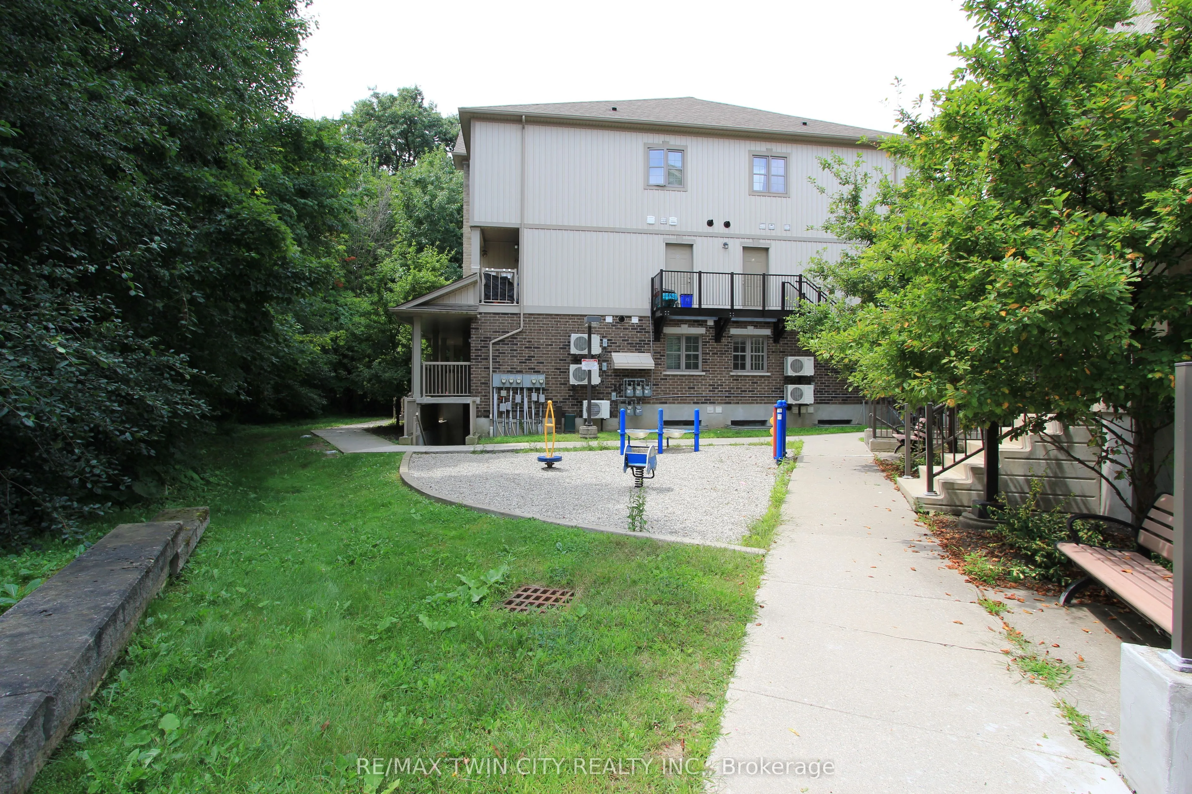 255 Maitland Street, #3E