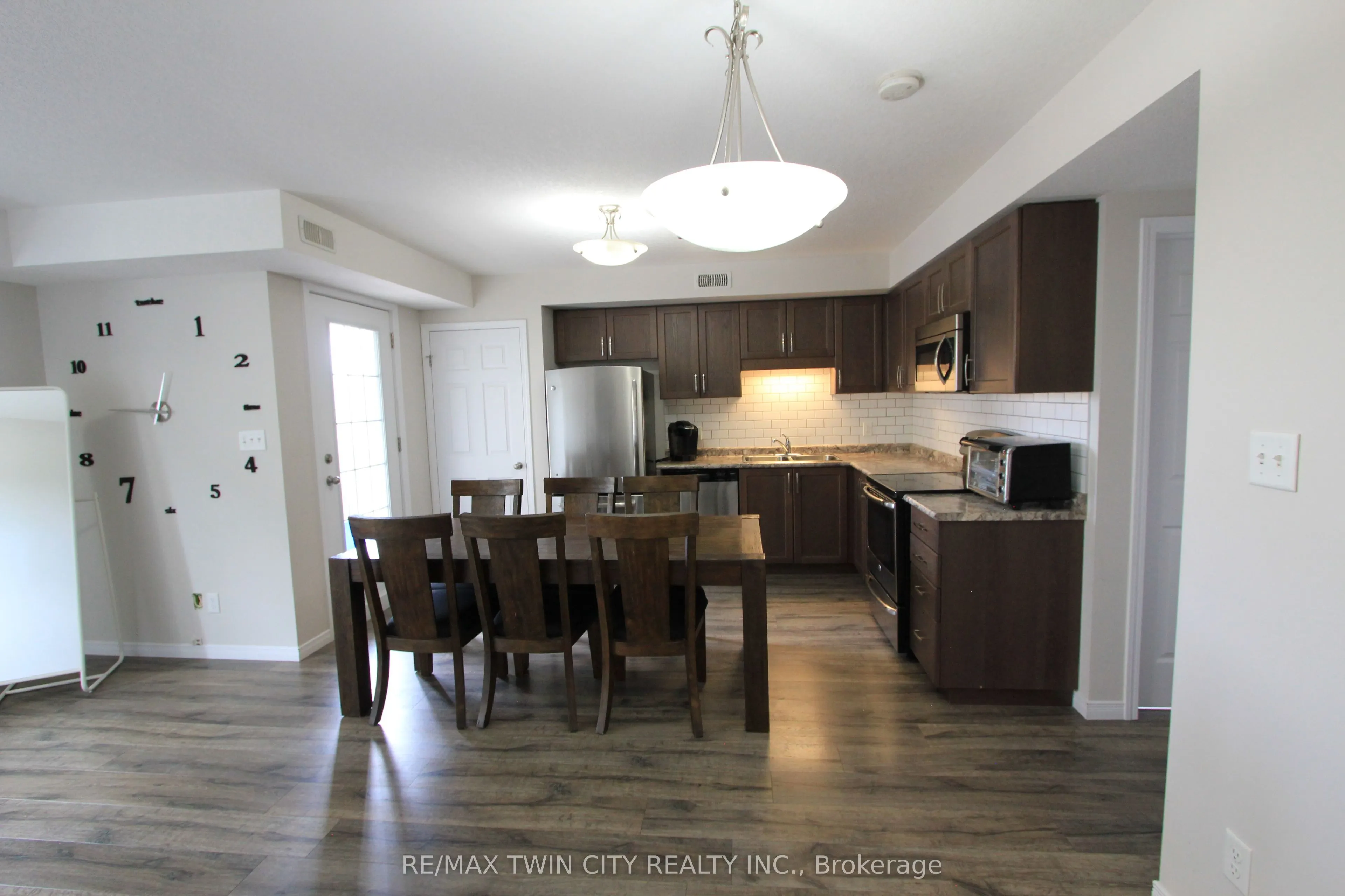 255 Maitland Street, #3E