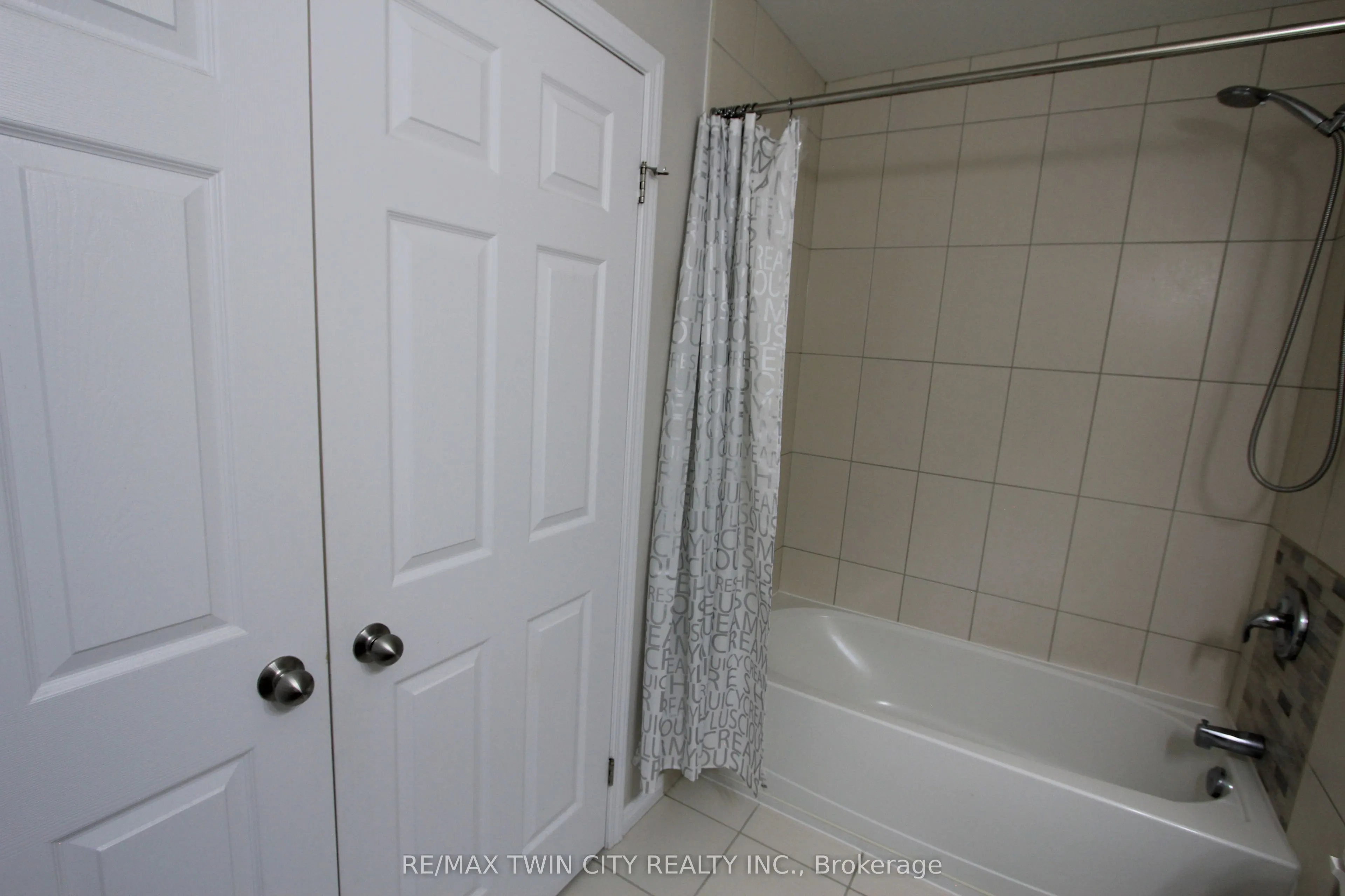 255 Maitland Street, #3E