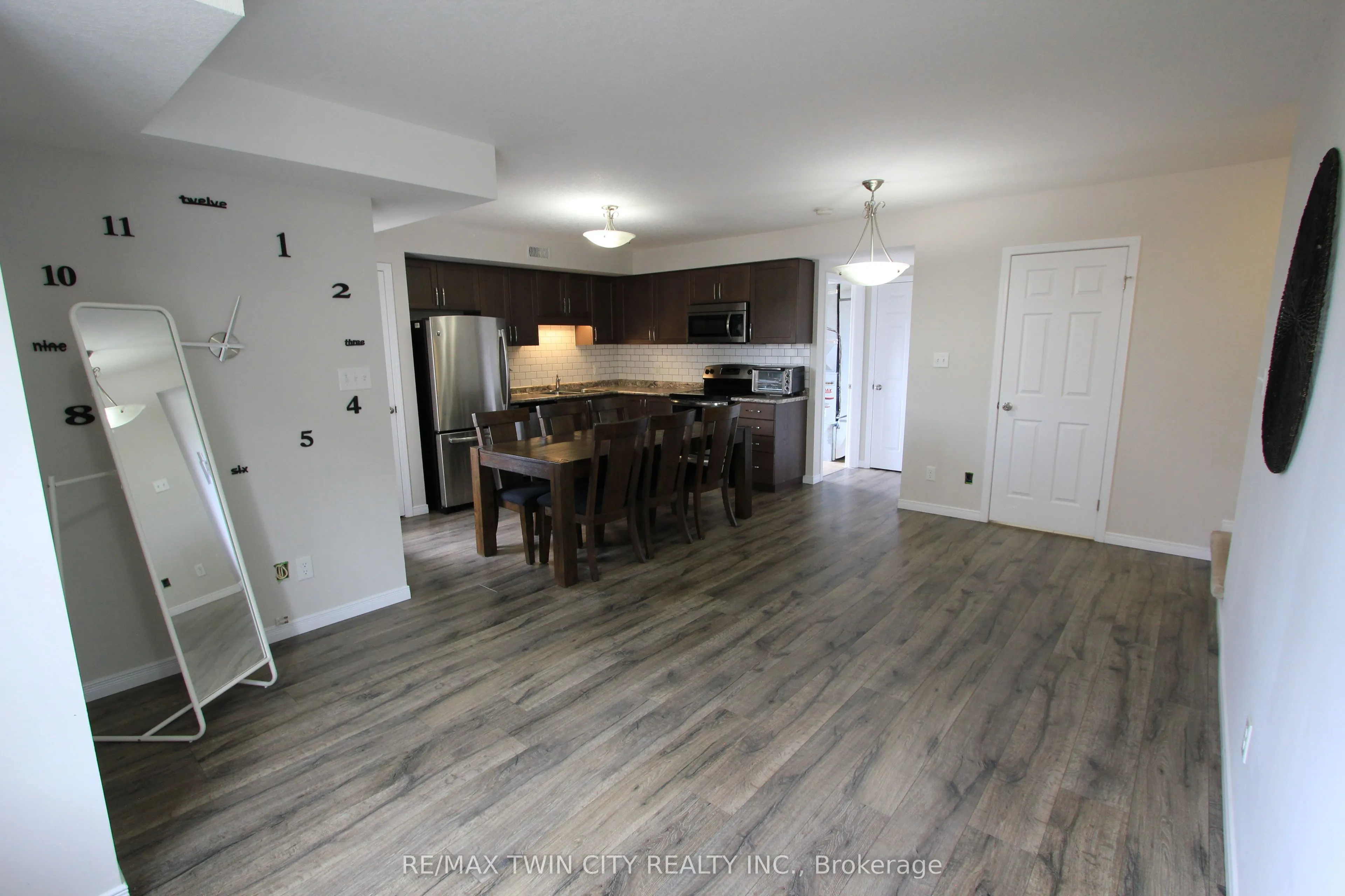 255 Maitland Street, #3E