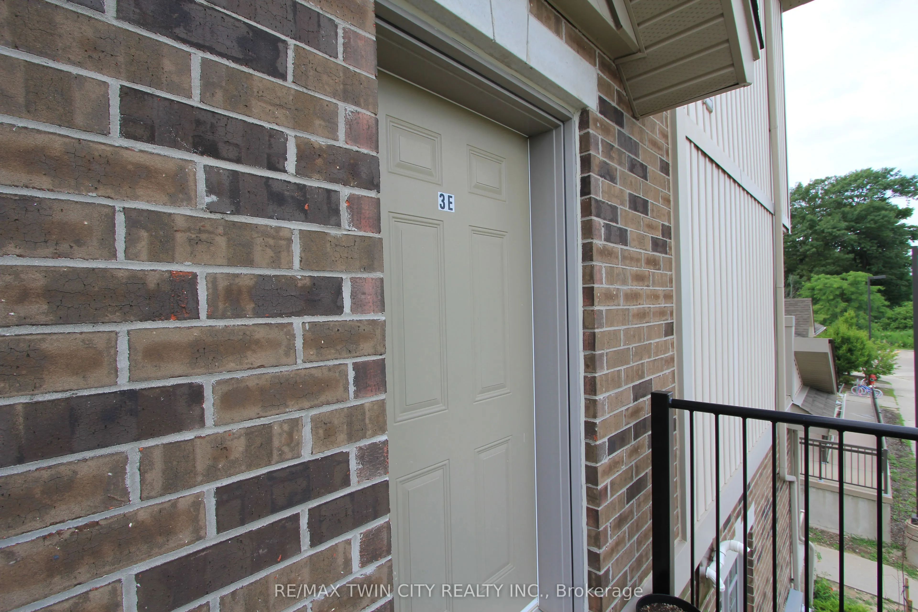 255 Maitland Street, #3E