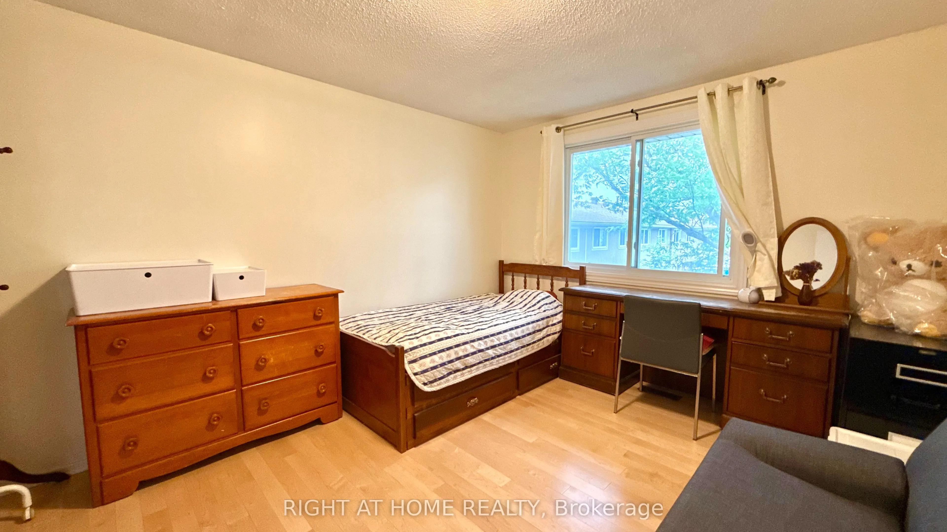 475 MOODIE Drive, #E