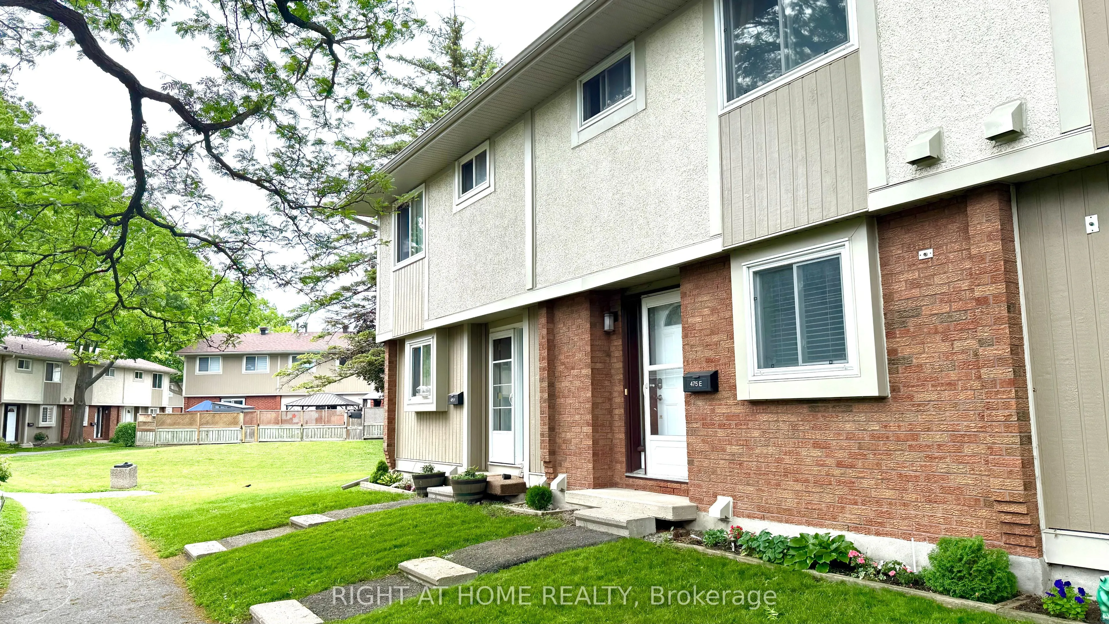 475 MOODIE Drive, #E