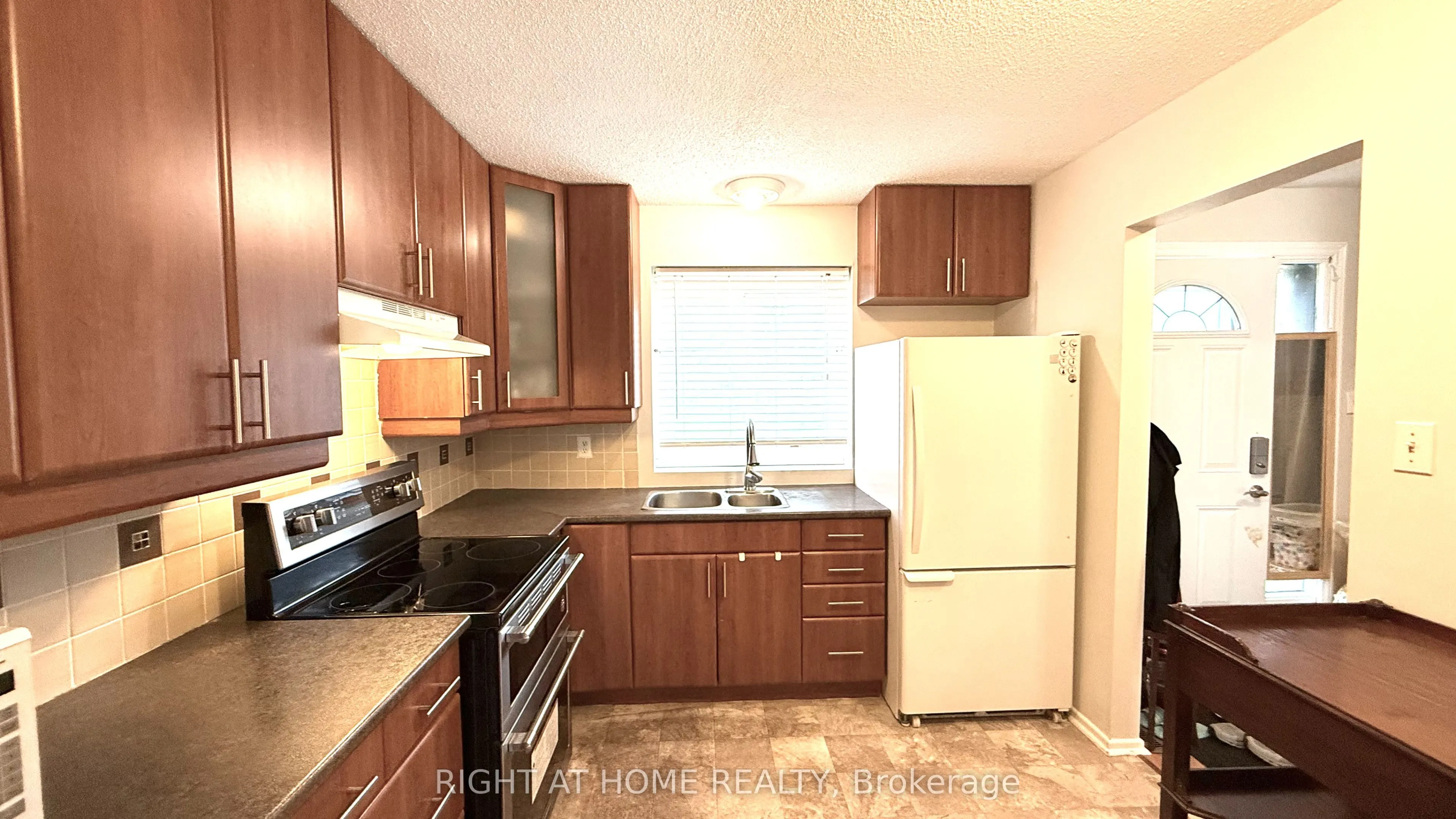 475 MOODIE Drive, #E
