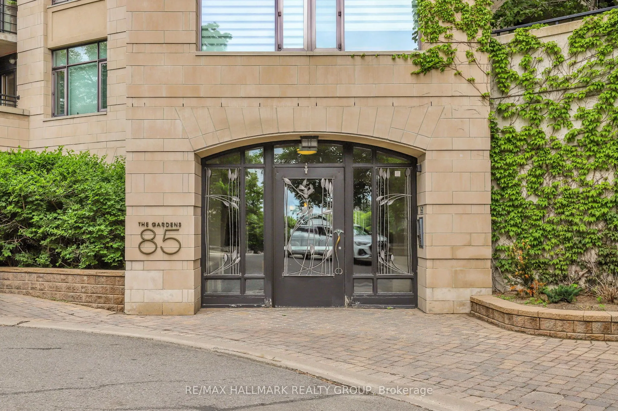 85 BRONSON Avenue