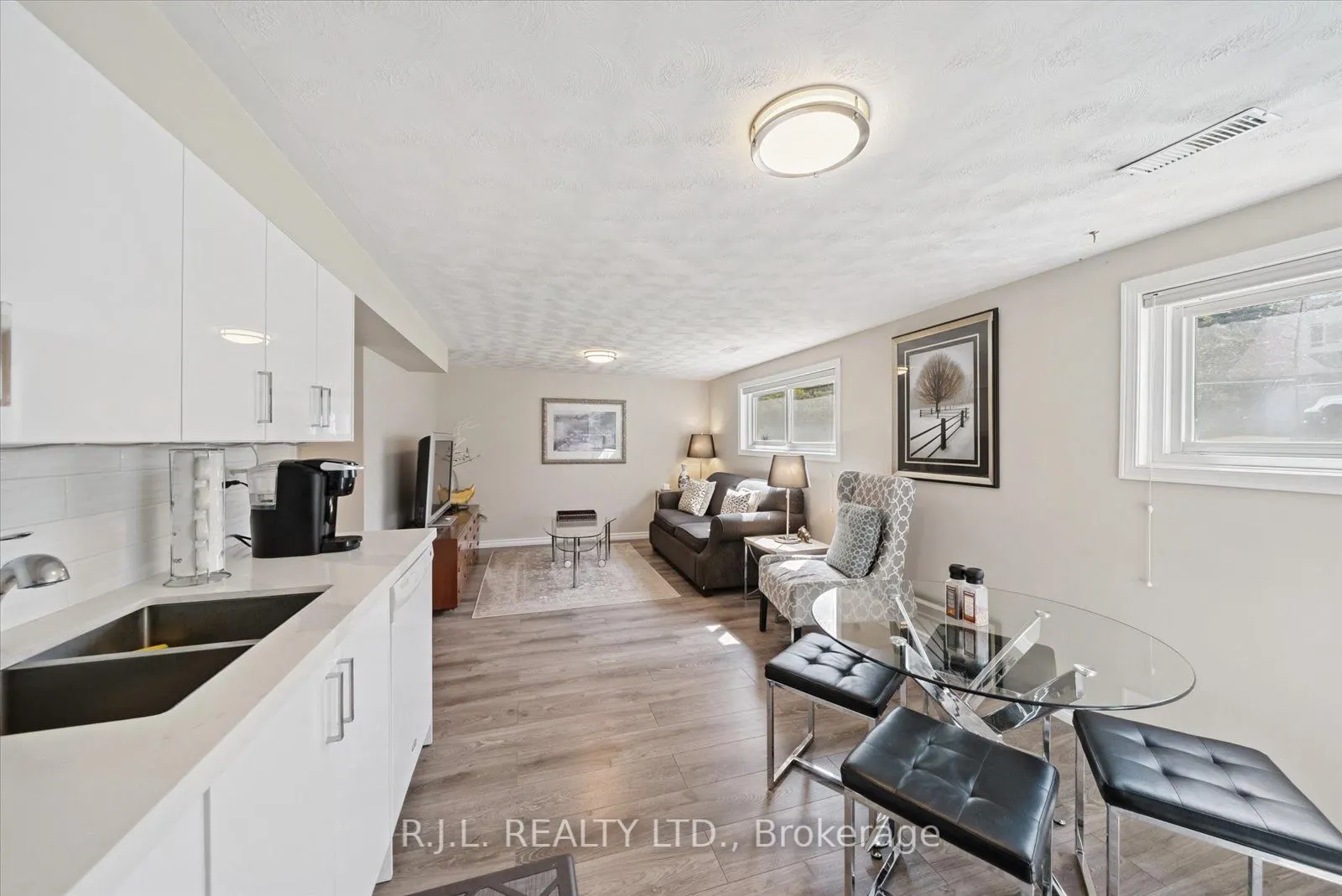 100 Facendi Drive