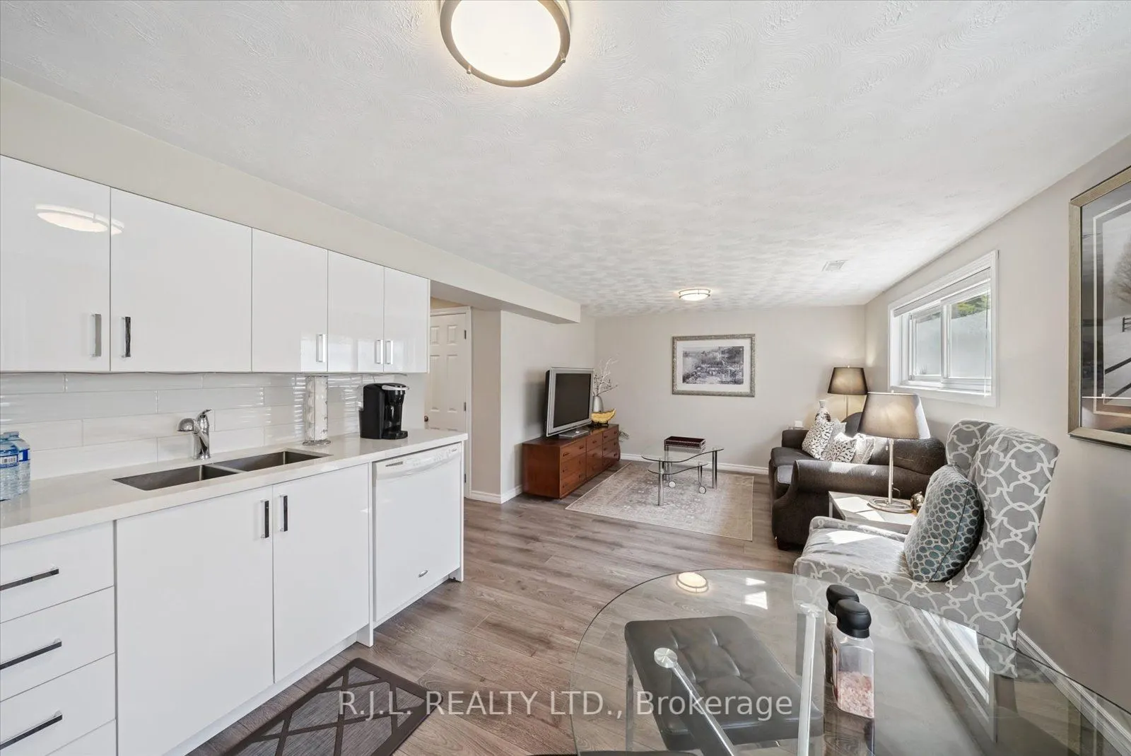 100 Facendi Drive