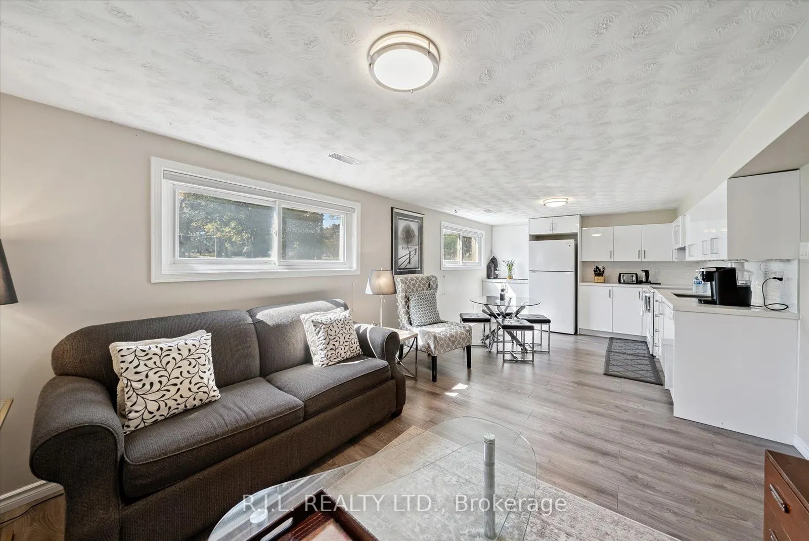 100 Facendi Drive