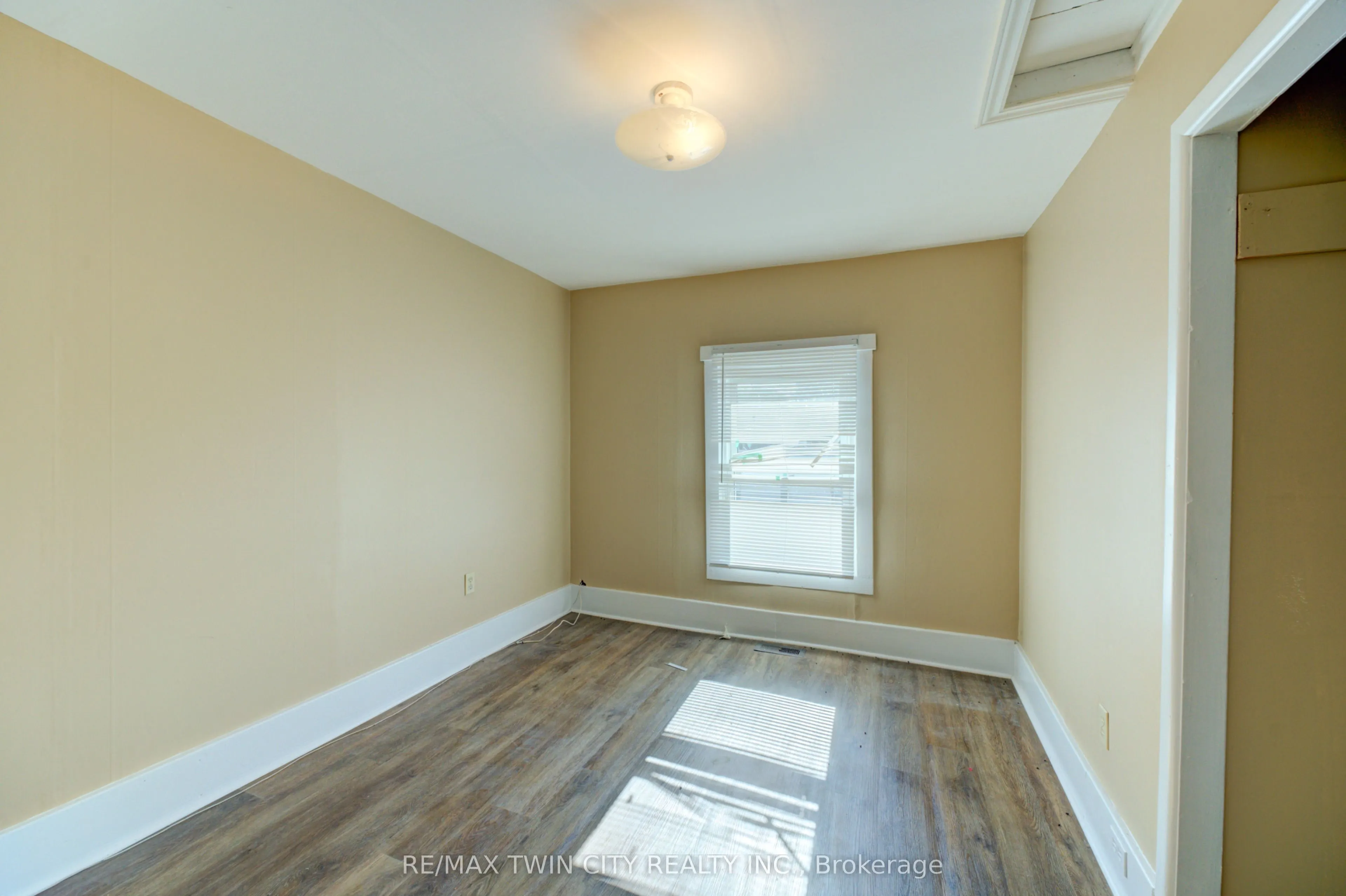60-62 Colborne Street W