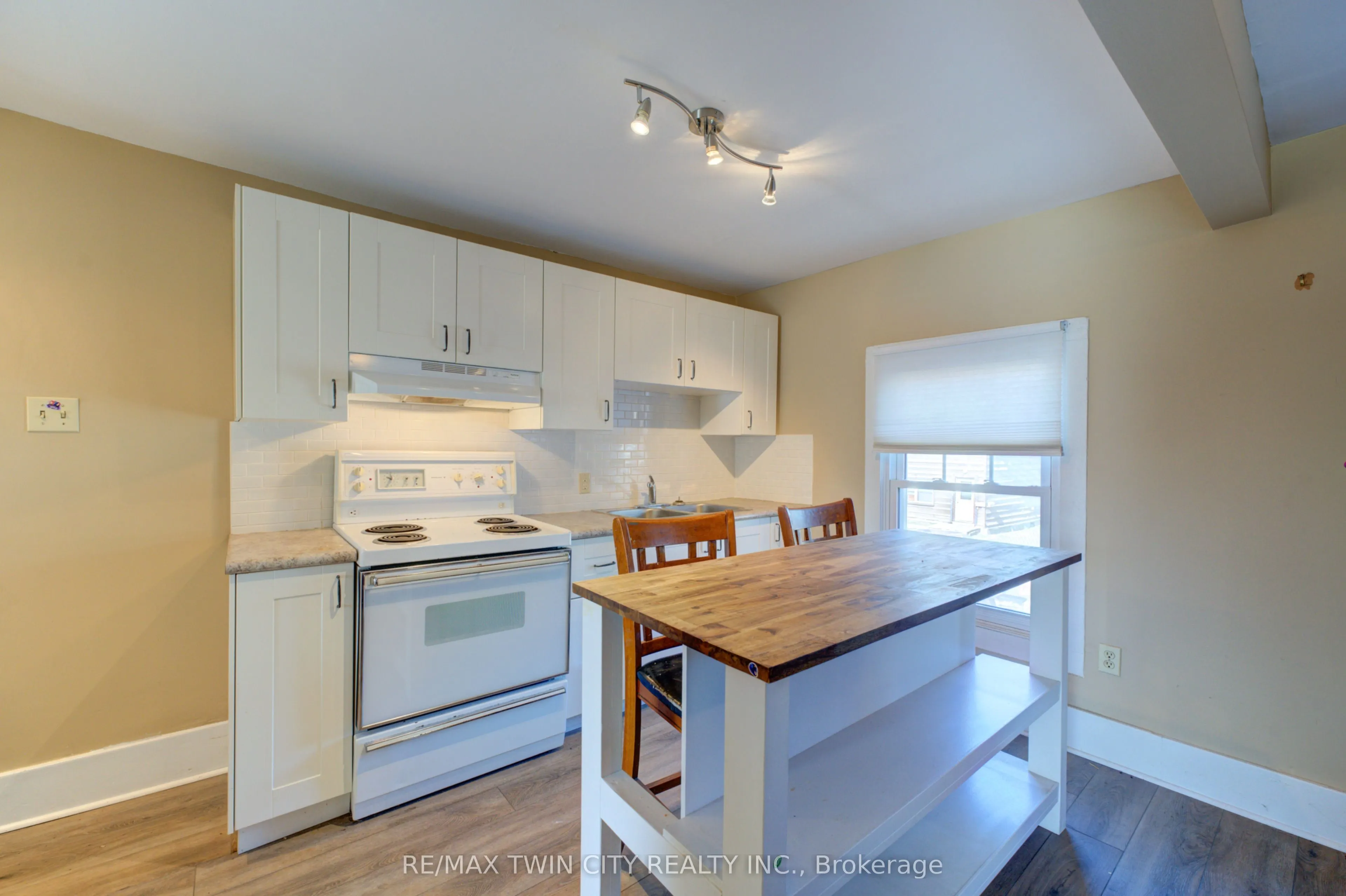 60-62 Colborne Street W