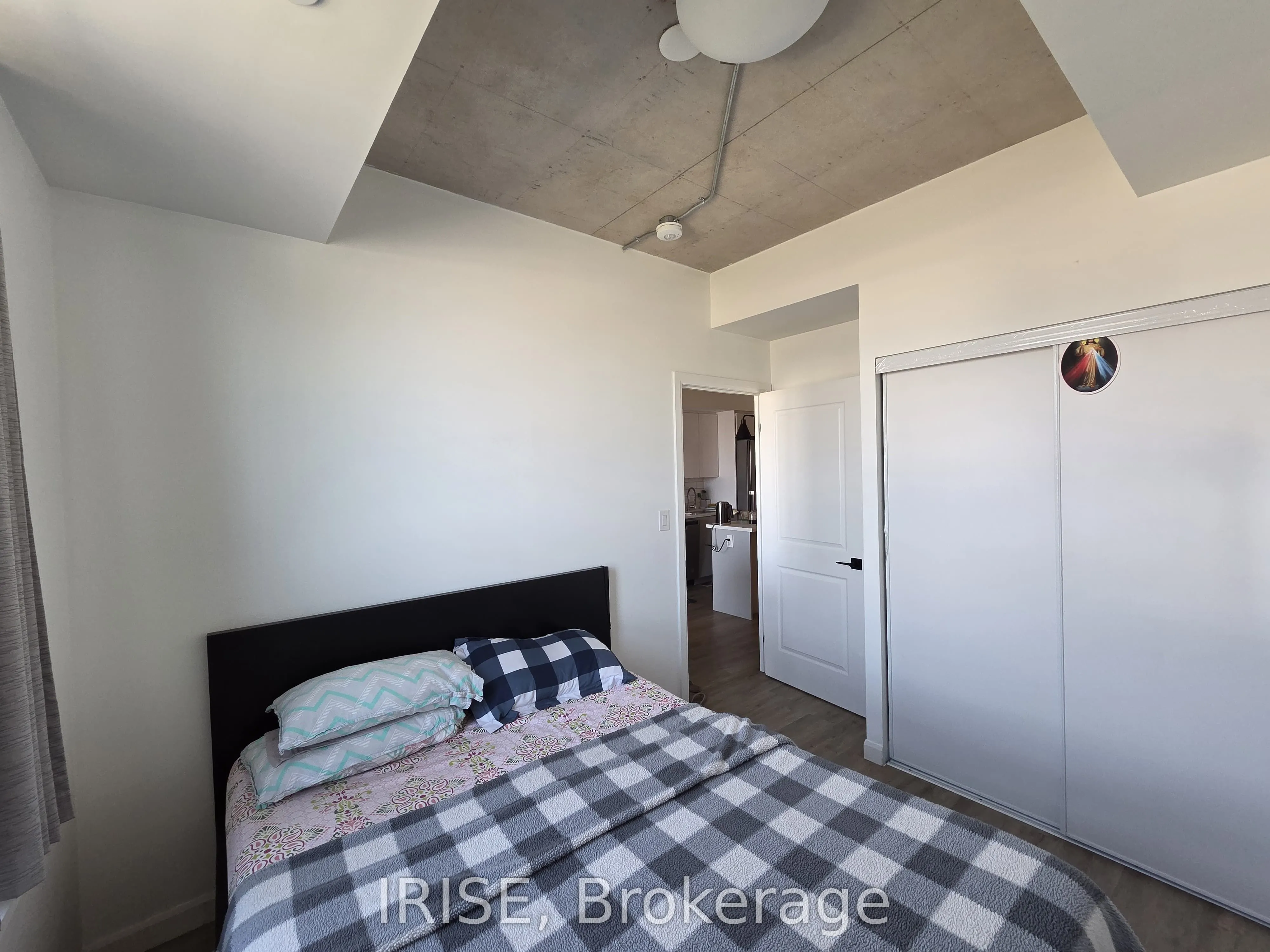 7 Erie Avenue, #401