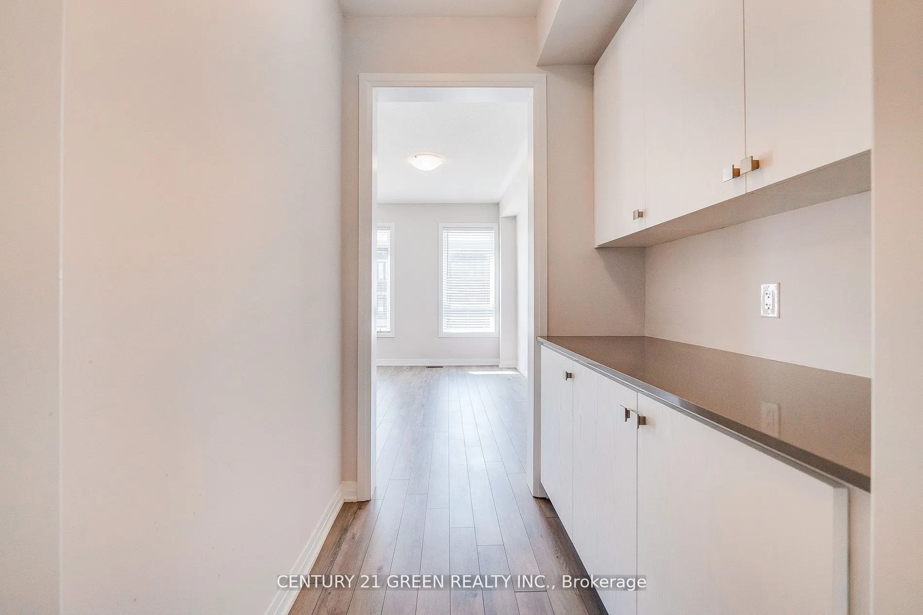 585 Colborne Street, #104