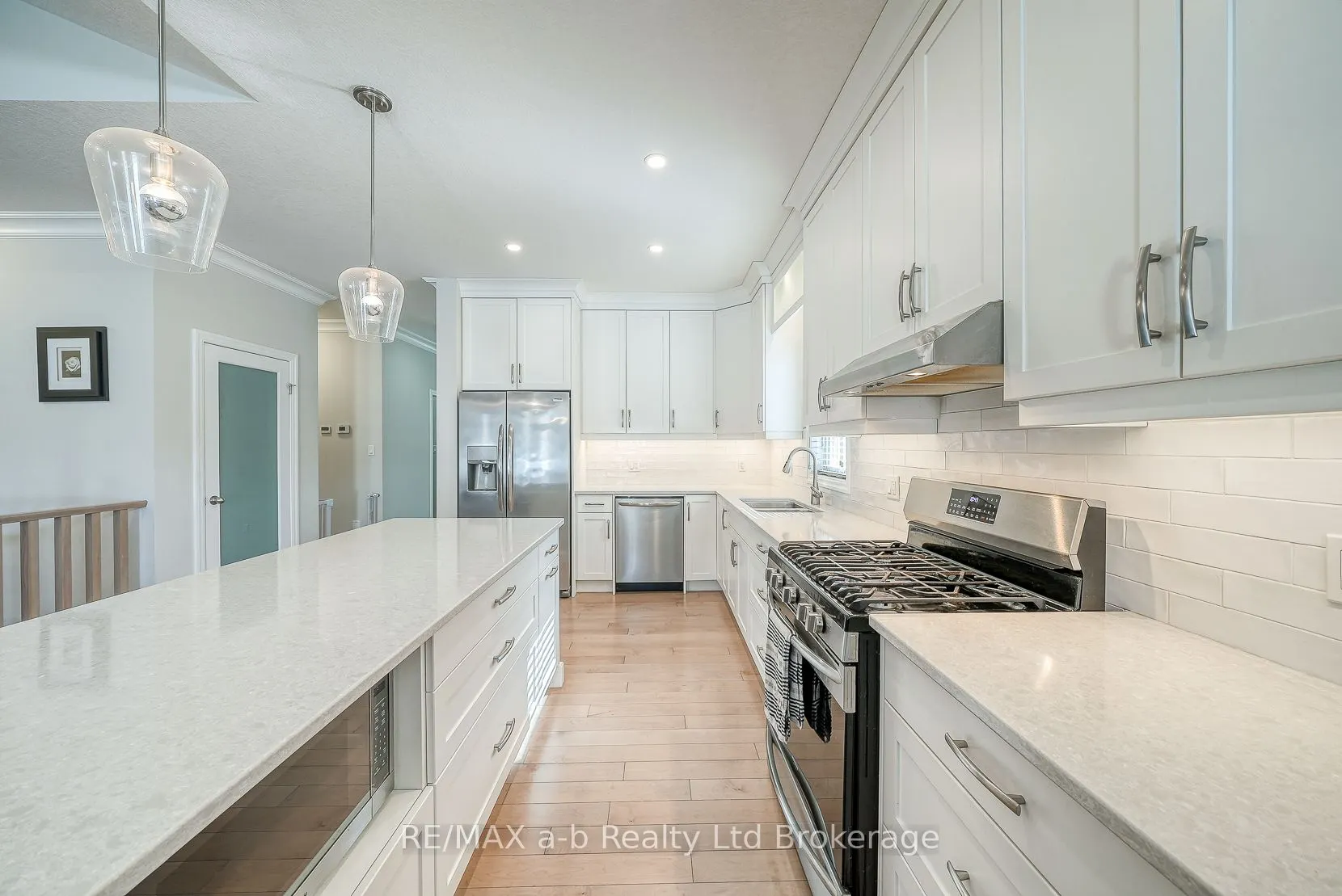 37 Lowrie Crescent